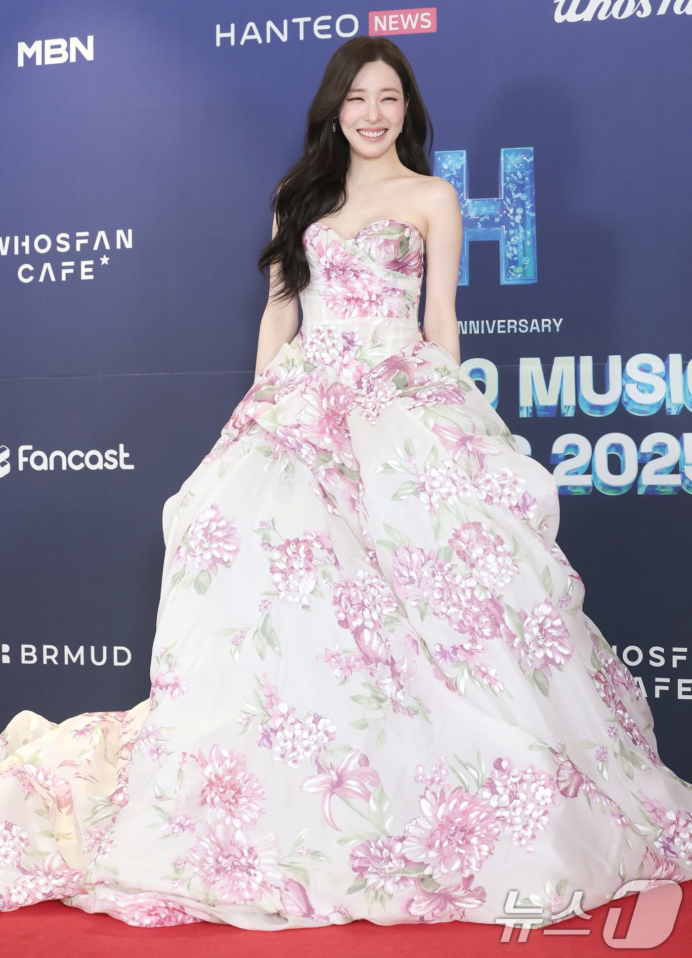 Thảm đỏ Hanteo Music Awards 2026: Tiffany (SNSD) rạng rỡ xinh hút hồn, át hết dàn mỹ nhân đàn em- Ảnh 4. Thảm đỏ Hanteo Music Awards 2026: Tiffany (SNSD) rạng rỡ xinh hút hồn, át hết dàn mỹ nhân đàn em- Ảnh 4.