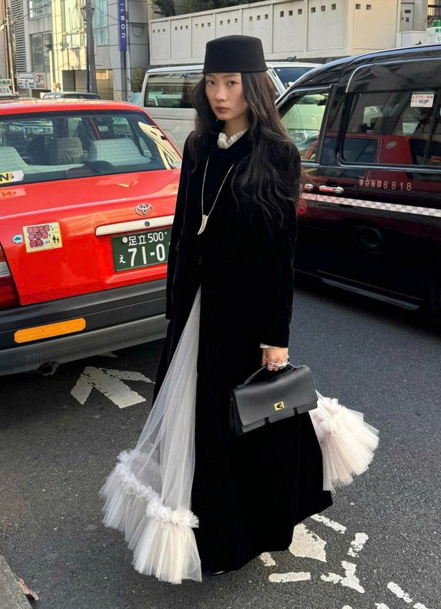 Kiểu mũ cổ điển làm nên khí chất quý cô hiện đại- Ảnh 3. Kiểu mũ cổ điển làm nên khí chất quý cô hiện đại- Ảnh 3.