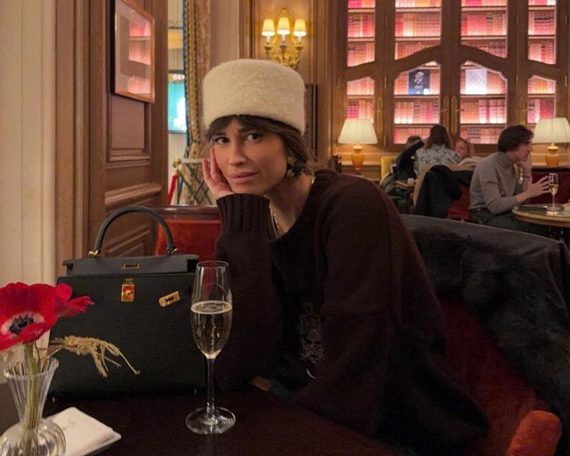 Kiểu mũ cổ điển làm nên khí chất quý cô hiện đại- Ảnh 4. Kiểu mũ cổ điển làm nên khí chất quý cô hiện đại- Ảnh 4.