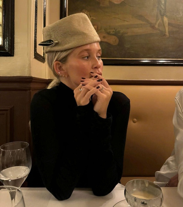 Kiểu mũ cổ điển làm nên khí chất quý cô hiện đại- Ảnh 5. Kiểu mũ cổ điển làm nên khí chất quý cô hiện đại- Ảnh 5.