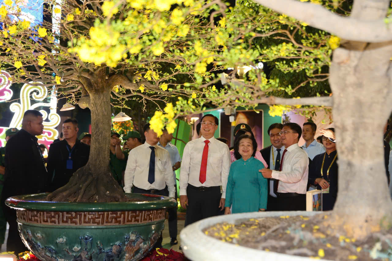 Chính thức khai mạc Đường hoa Nguyễn Huệ Tết Bính Ngọ 2026 - Ảnh 3.