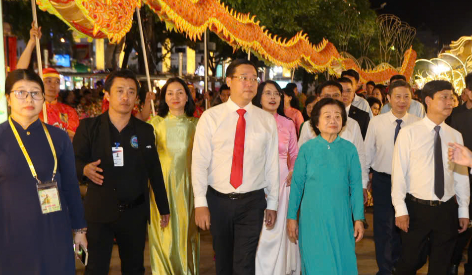 Chính thức khai mạc Đường hoa Nguyễn Huệ Tết Bính Ngọ 2026 - Ảnh 5.