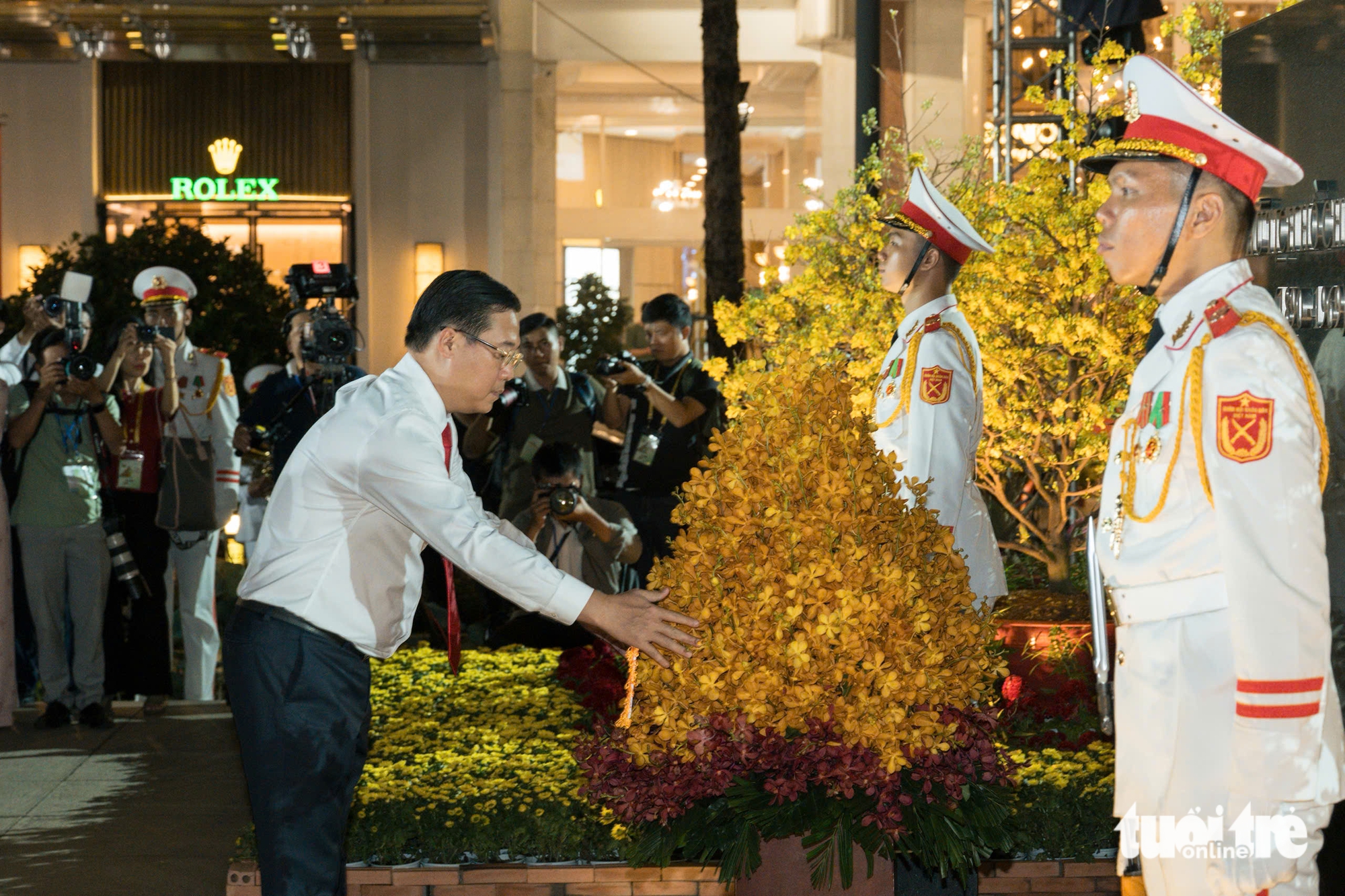 Trải nghiệm phiên bản đêm của đường hoa Nguyễn Huệ Tết Bính Ngọ 2026 sau lễ khai mạc 12 đường hoa Nguyễn Huệ - Ảnh 12.