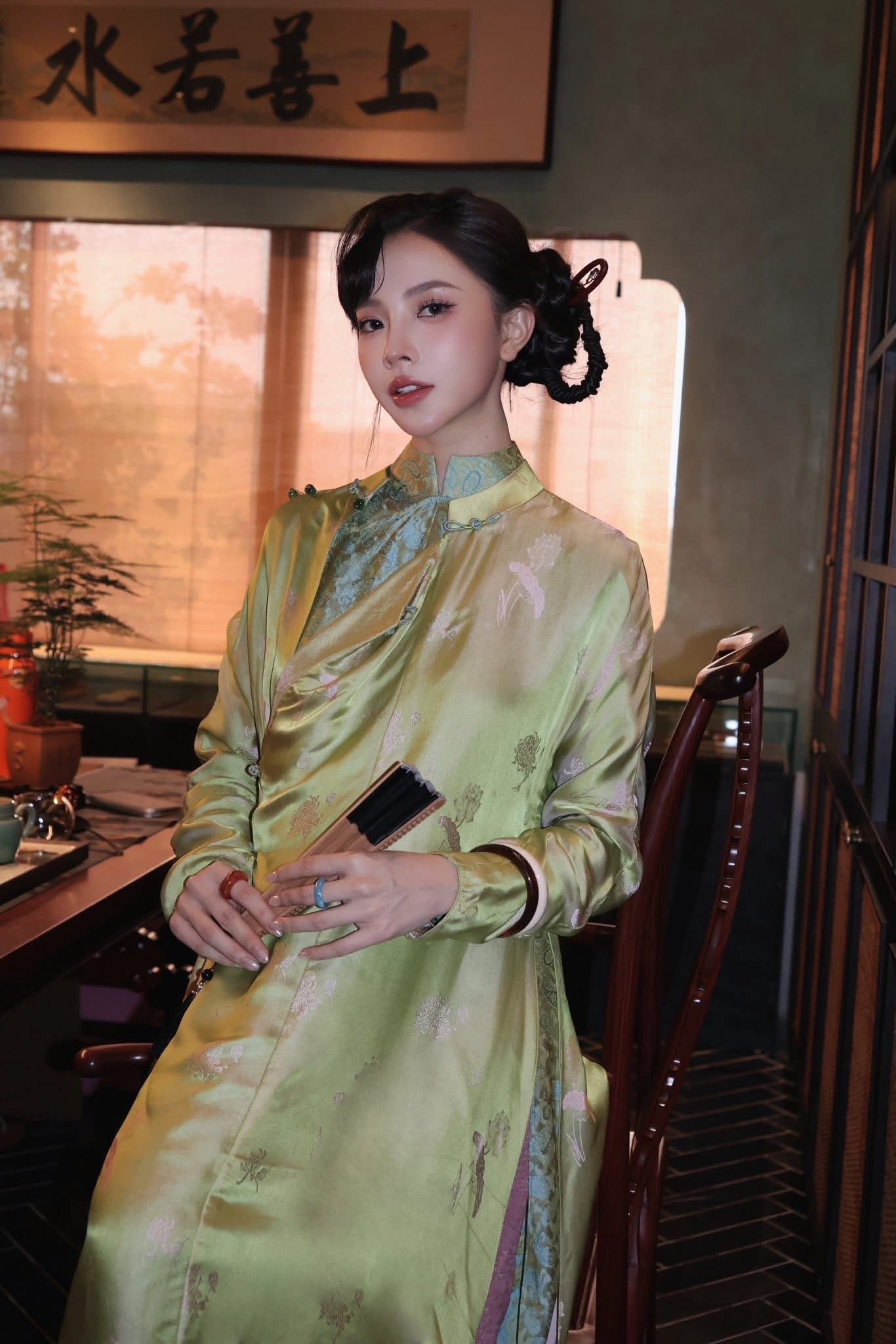 Có một kiểu áo dài Tết, càng biến tấu lại càng 