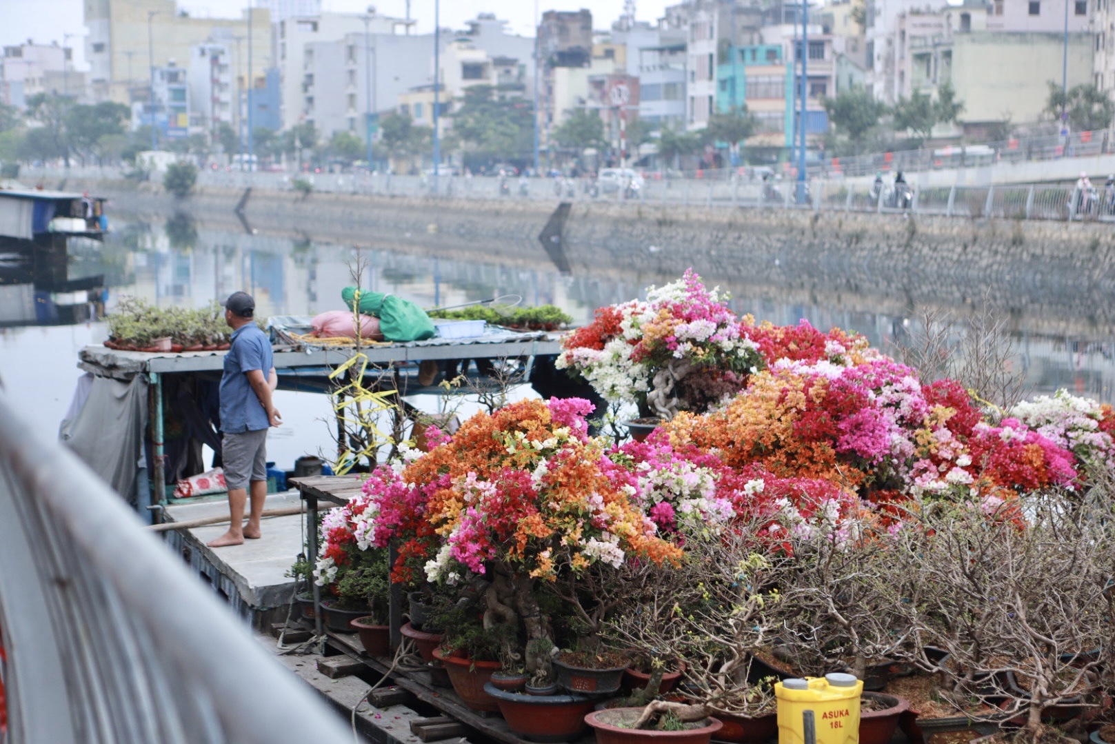 TP.HCM nhìn từ sông Sài Gòn - Kỳ 2: Bến Bình Đông 'giữ nhịp' xuân - Ảnh 10.