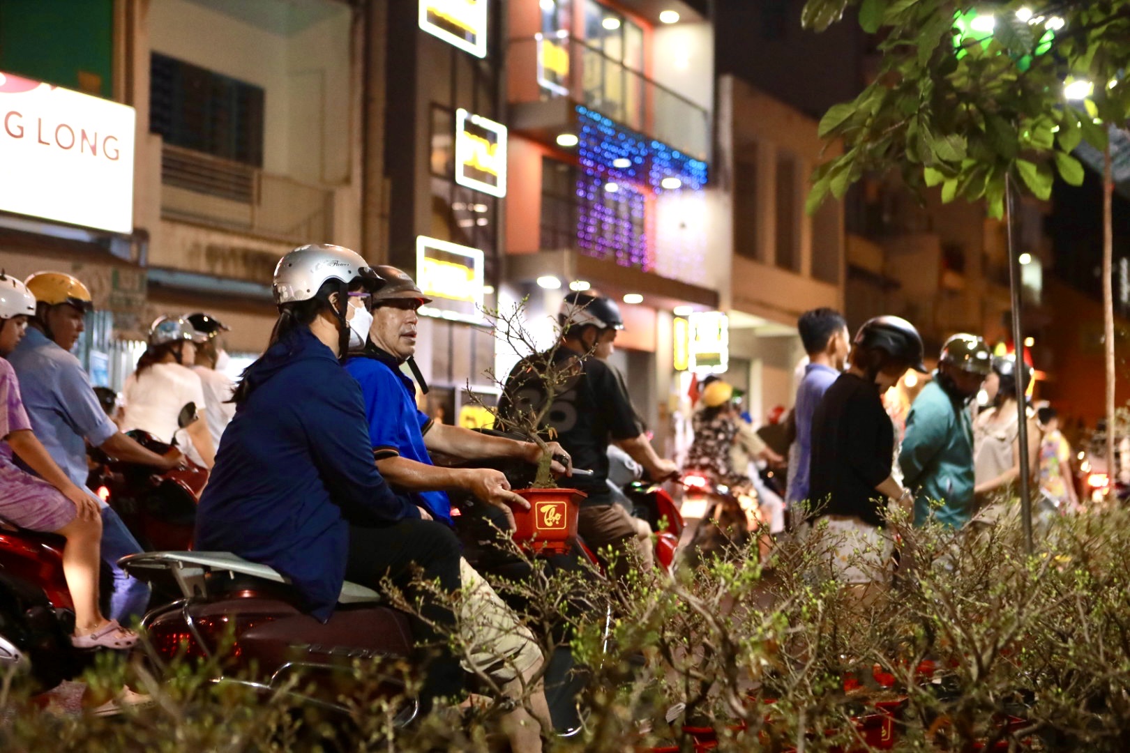 TP.HCM nhìn từ sông Sài Gòn - Kỳ 2: Bến Bình Đông 'giữ nhịp' xuân - Ảnh 12.