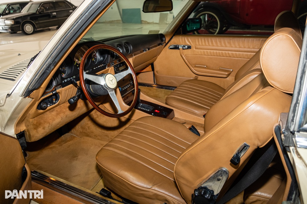 Khám phá huyền thoại Mercedes-Benz 560 SL, Việt Nam chỉ có 2 chiếc - 7