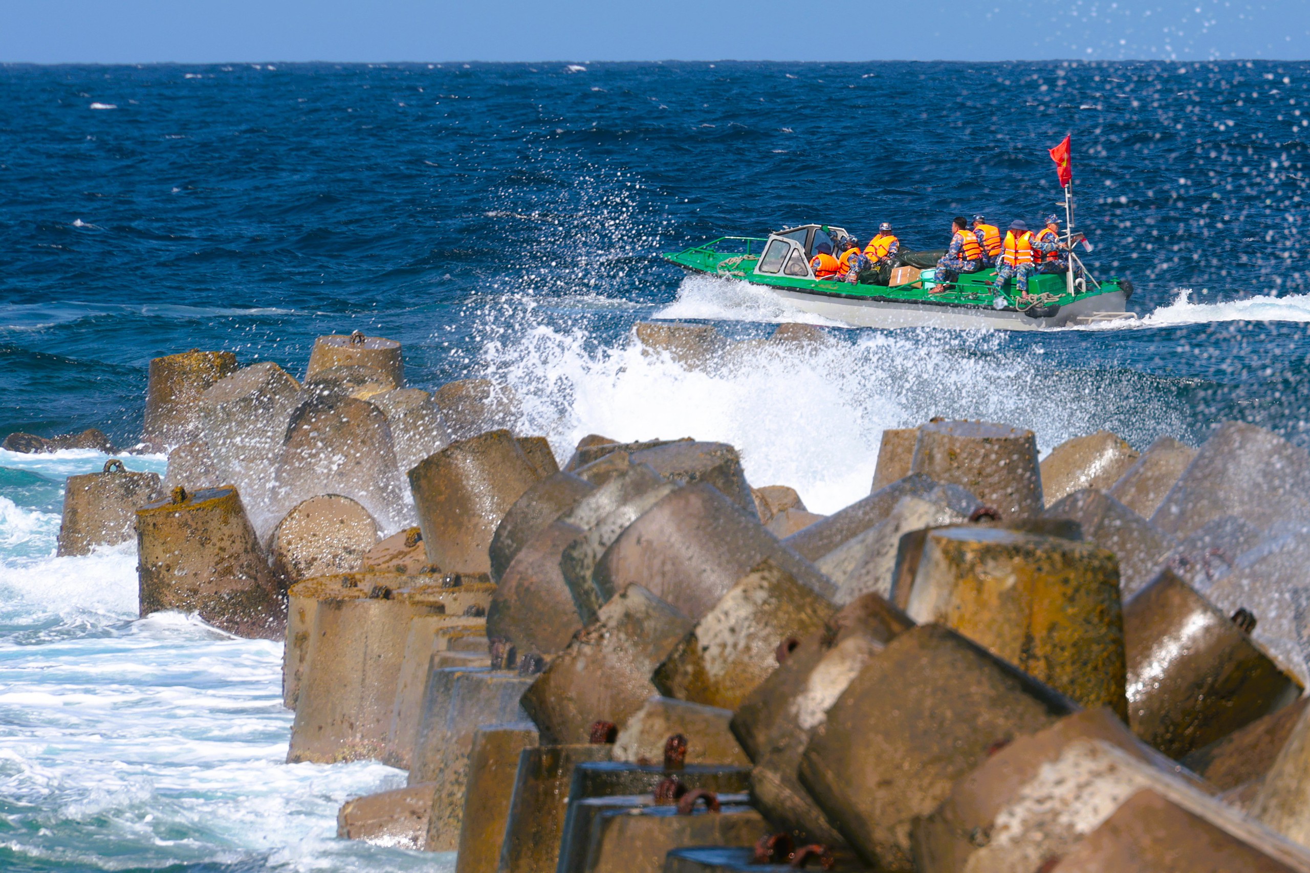 Tết ở Trường Sa - Kỳ 5: Sóng gió Song Tử Tây- Ảnh 3. Tết ở Trường Sa - Kỳ 5: Sóng gió Song Tử Tây- Ảnh 3.