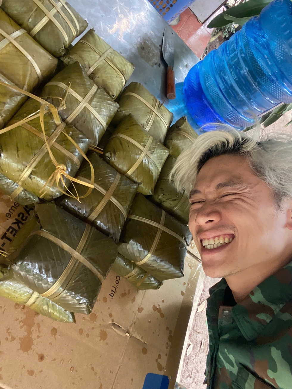 Diễn viên Hoàng Long đón cái Tết đầu không có bố, thay ông cầm cuốc ra vườn - 7 Diễn viên Hoàng Long đón cái Tết đầu không có bố, thay ông cầm cuốc ra vườn - 7