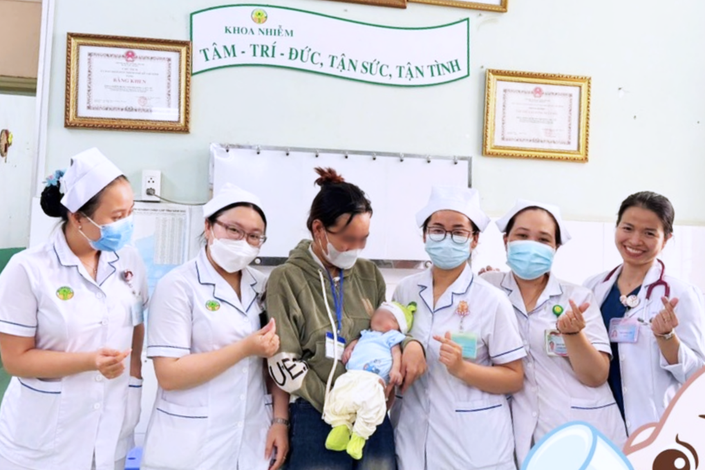 Bé trai lạc mẹ sau 3 tuần nhập viện ở TPHCM và cái kết vỡ òa ngày cận Tết - 2