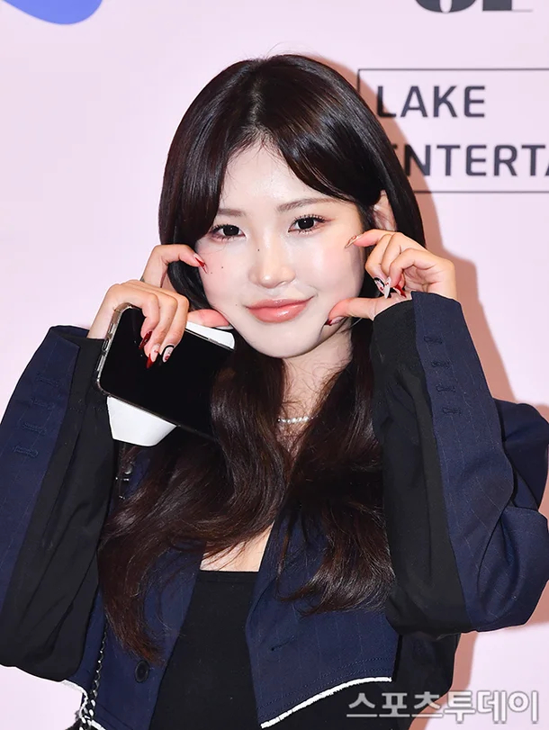 Hot nhất Hàn Quốc: Con gái cố minh tinh Choi Jin Sil kết hôn với bạn trai đáng tuổi chú, nụ hôn của cặp đôi khiến MXH nổ tung- Ảnh 4. Hot nhất Hàn Quốc: Con gái cố minh tinh Choi Jin Sil kết hôn với bạn trai đáng tuổi chú, nụ hôn của cặp đôi khiến MXH nổ tung- Ảnh 4.