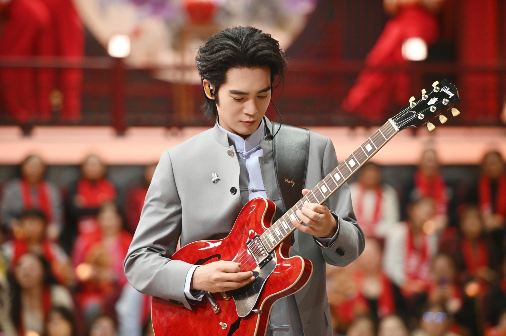 Đỉnh nhất Tết Nguyên đán 2026: Mỹ nam cưỡi ngựa lên sân khấu mừng năm mới, giúp nhà đài đạt top 1 rating cả nước- Ảnh 2.