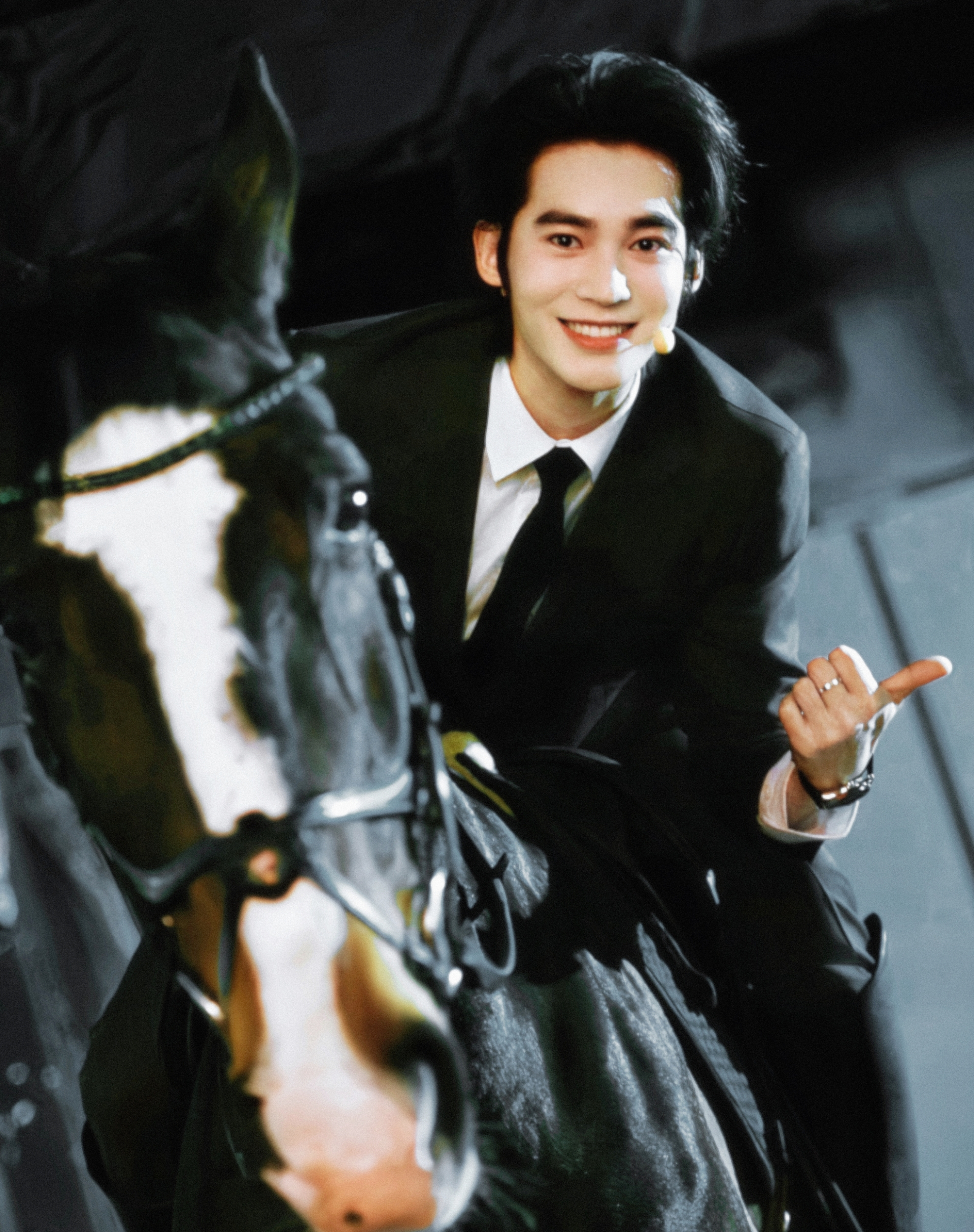 Đỉnh nhất Tết Nguyên đán 2026: Mỹ nam cưỡi ngựa lên sân khấu mừng năm mới, giúp nhà đài đạt top 1 rating cả nước- Ảnh 6.