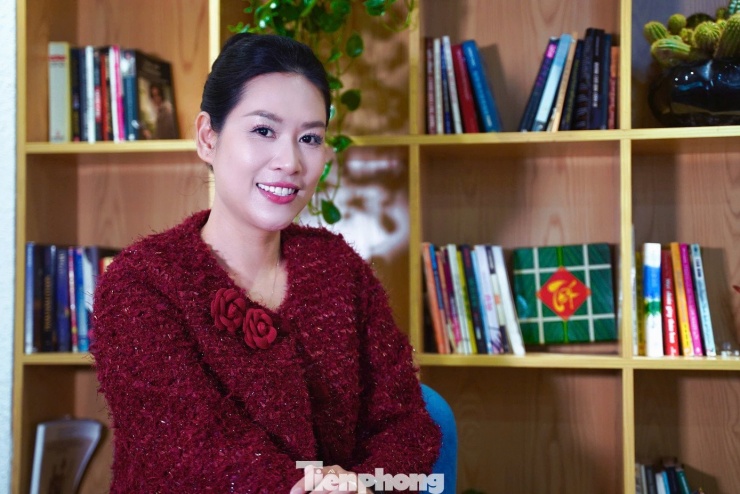 Hà Hương chia sẻ cô rời xa các dự án nghệ thuật trong hơn 10 năm để toàn tâm chăm lo cho gia đình, đặc biệt là vai trò làm mẹ của hai con. Ảnh: Đức Nguyễn.