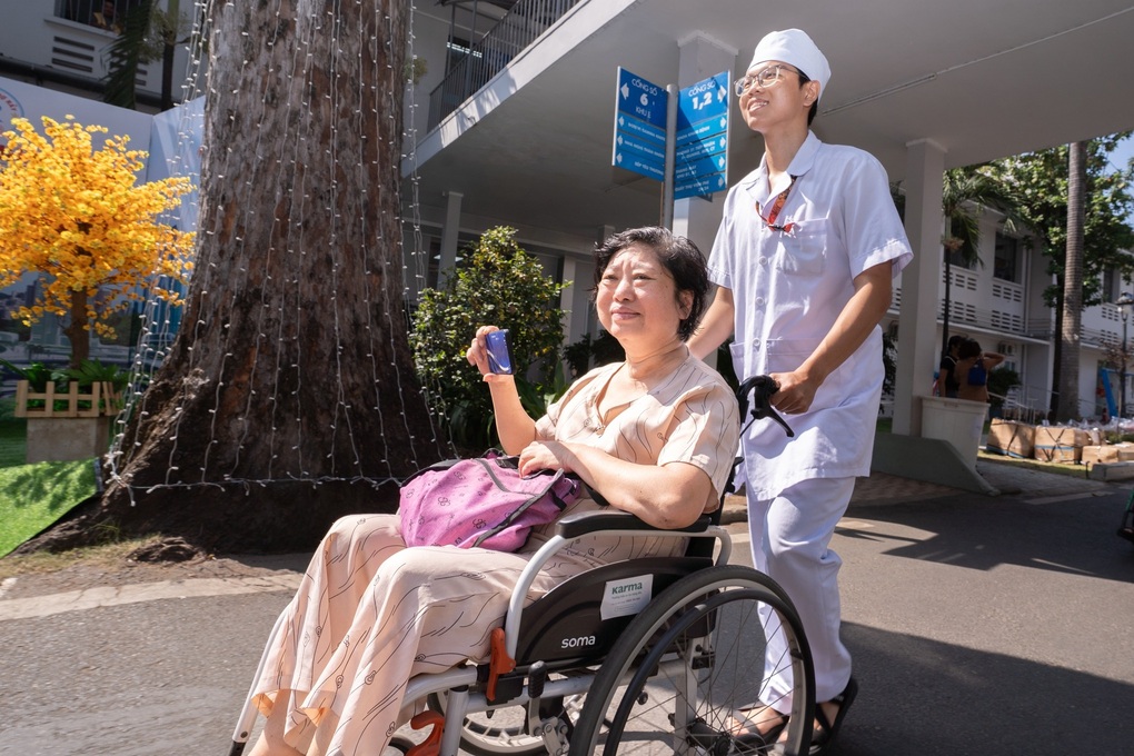 Cô gái tìm lại cuộc đời sau 6 năm bị liệt: Hãy giữ vững niềm tin - 4