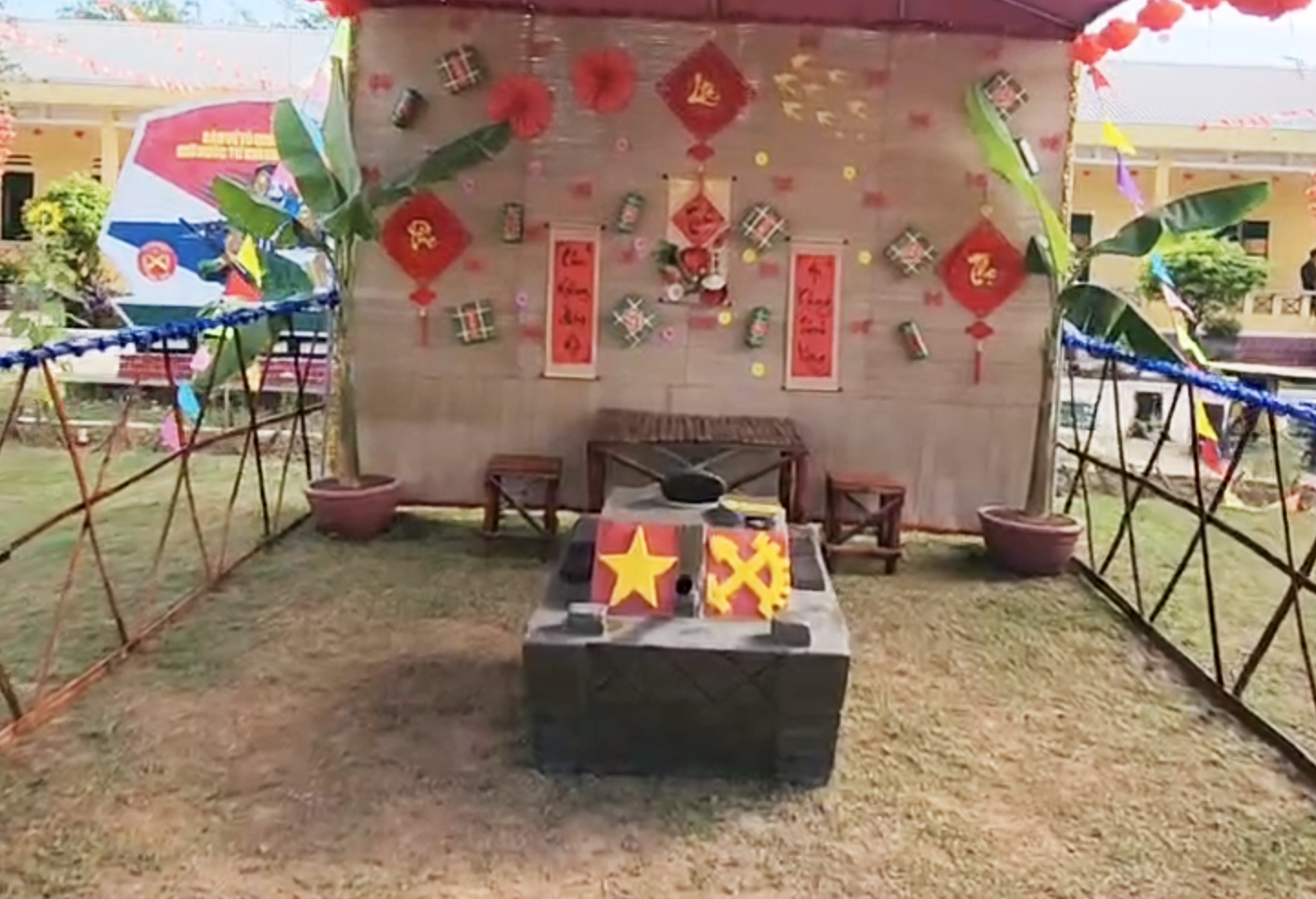 Độc lạ bếp nấu bánh chưng hình tên lửa đạn đạo, tàu ngầm, xe tăng... 5 bánh chưng - Ảnh 5.