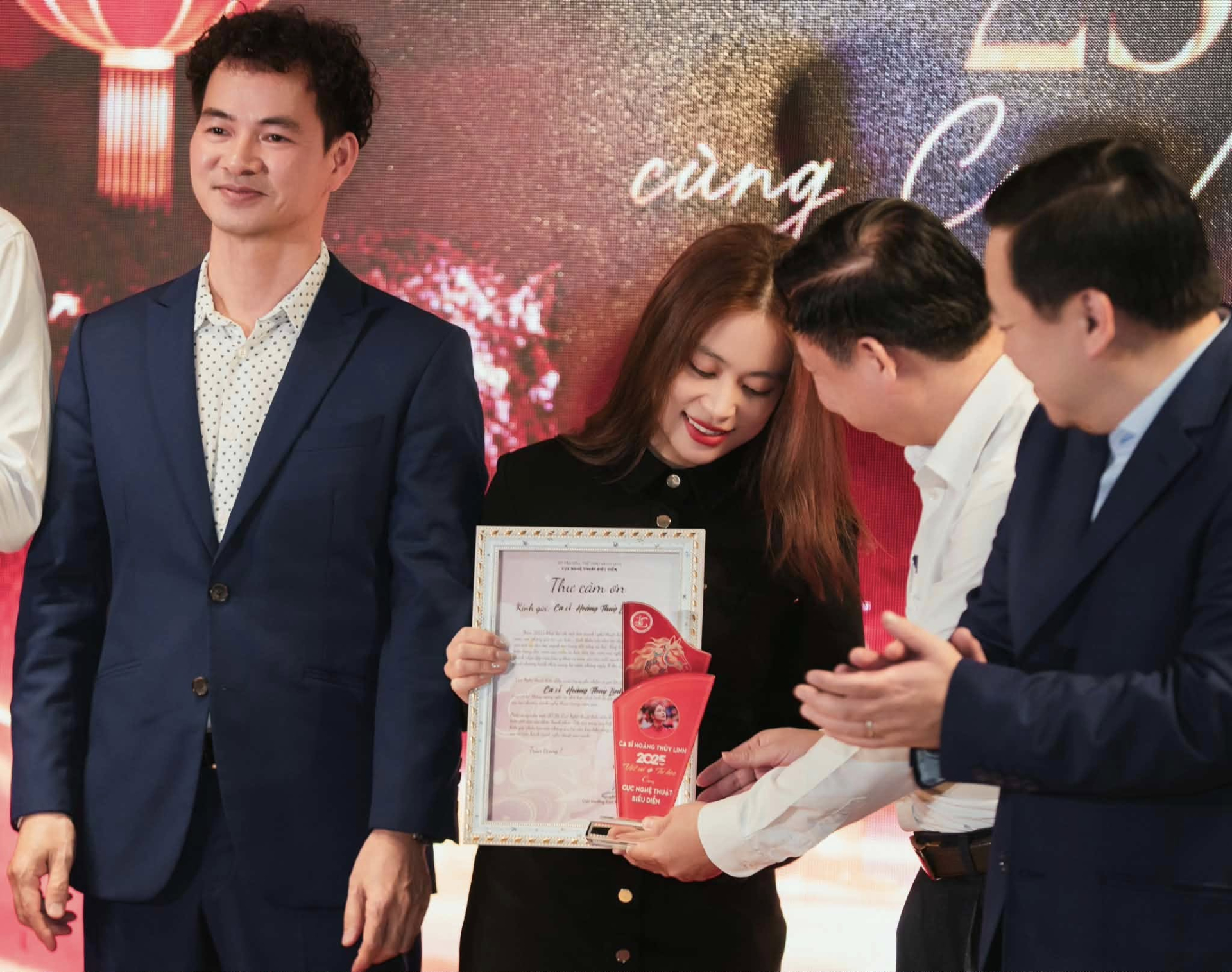 Nữ ca sĩ được Cục Nghệ thuật Biểu diễn cảm ơn: Ra 2 album định hình nhạc Việt, tham gia loạt sự kiện cấp quốc gia- Ảnh 10.