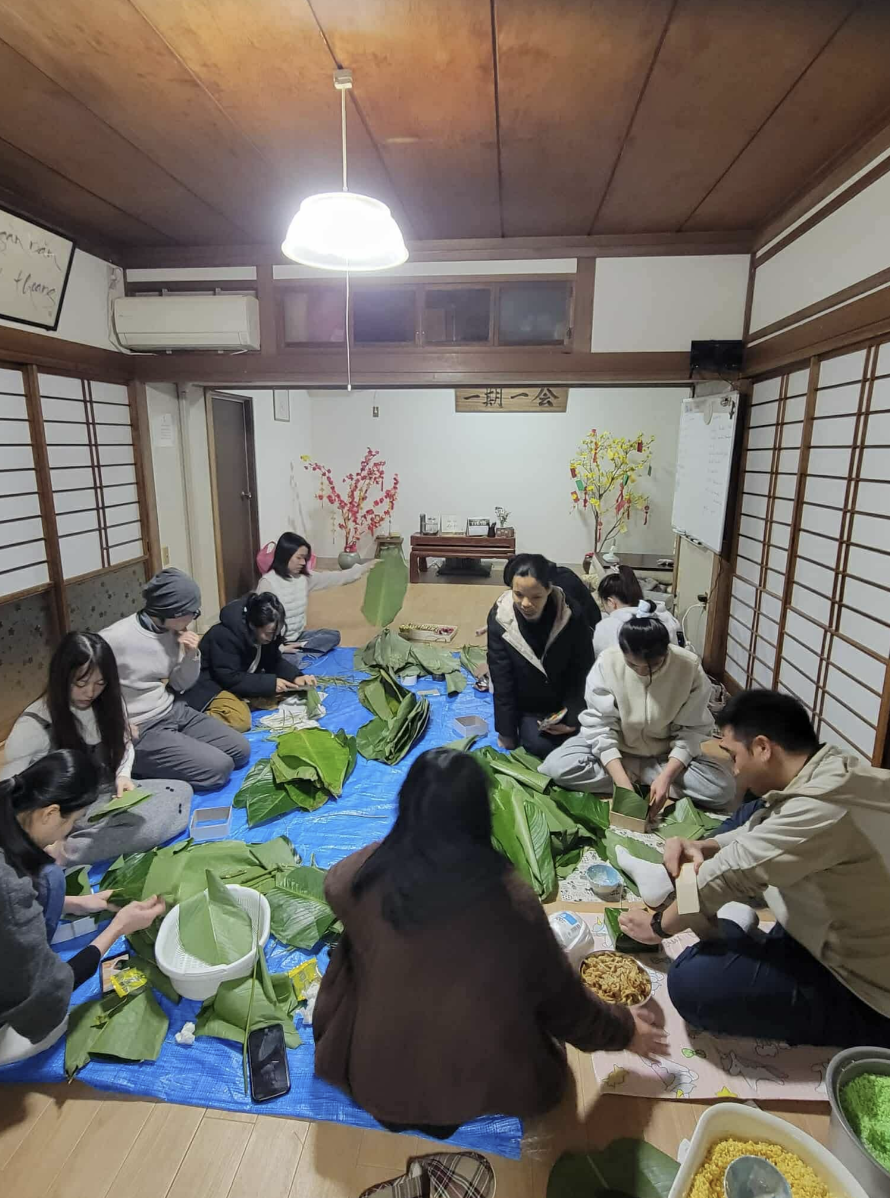 Người Việt đón Tết 2026: Vui sum vầy, lo thắt chặt chi tiêu - Ảnh 3.