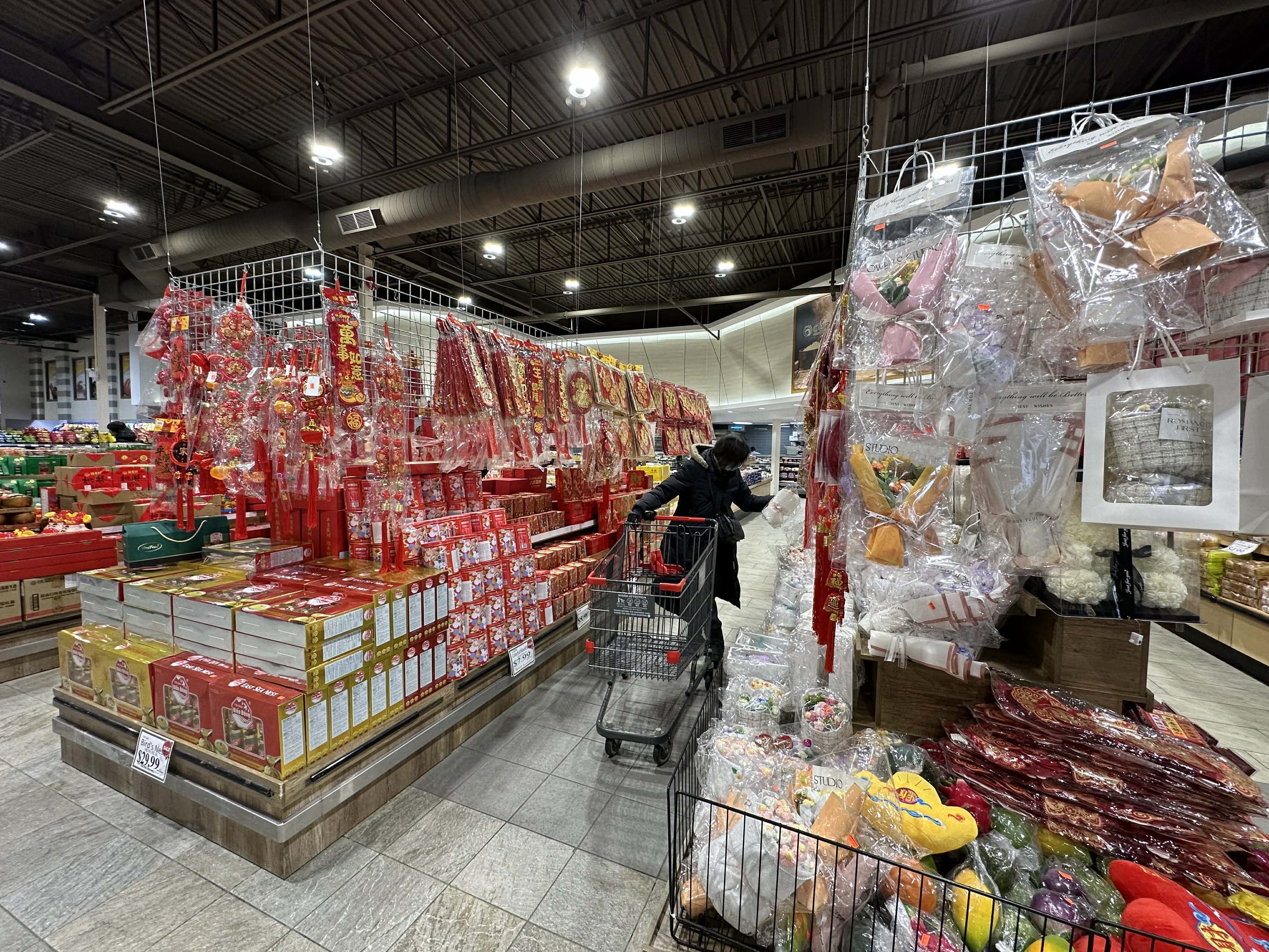 Người Việt đón Tết 2026: Vui sum vầy, lo thắt chặt chi tiêu - Ảnh 6.