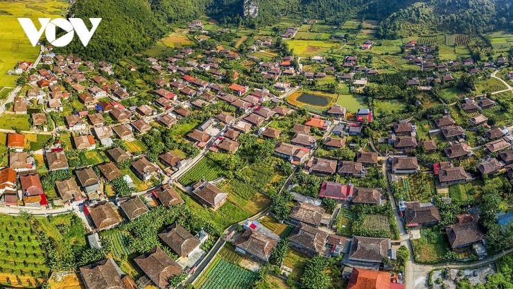 Tết ở làng du lịch cộng đồng tốt nhất thế giới Quỳnh Sơn 7 Sức hút của ngôi làng nằm trong vùng công viên địa chất toàn cầu UNESCO Lạng Sơn này không chỉ nằm ở những giải thưởng, hay sự vinh danh mà nó đến từ những nét đặc trưng riêng, từ chính những cảm nhận, những đánh giá của du khách khi trải nghiệm văn hóa truyền thống, chiêm ngưỡng khung cảnh thiên nhiên hoang sơ, hùng vĩ.