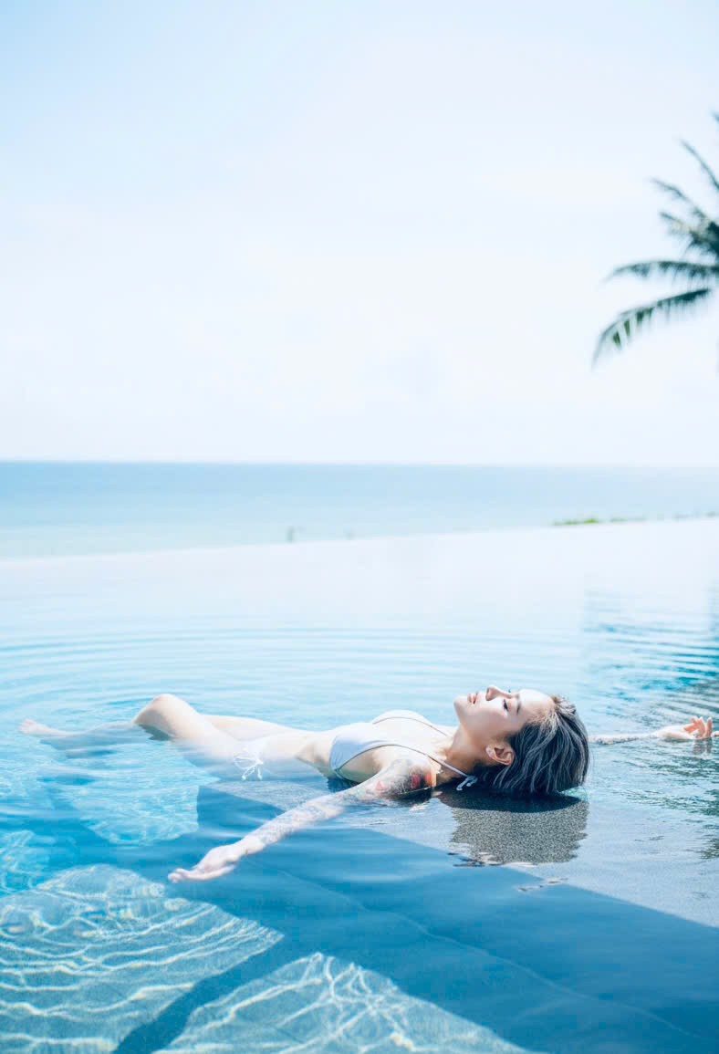 Hoa Hậu Vi Thuý “Comeback” Showbiz Với Bộ Ảnh Nóng Bỏng Đốt Cháy Mọi Ánh Nhìn 6 z7088117073384-5110c9118720f82357b63795084ed163-1759753124.jpg