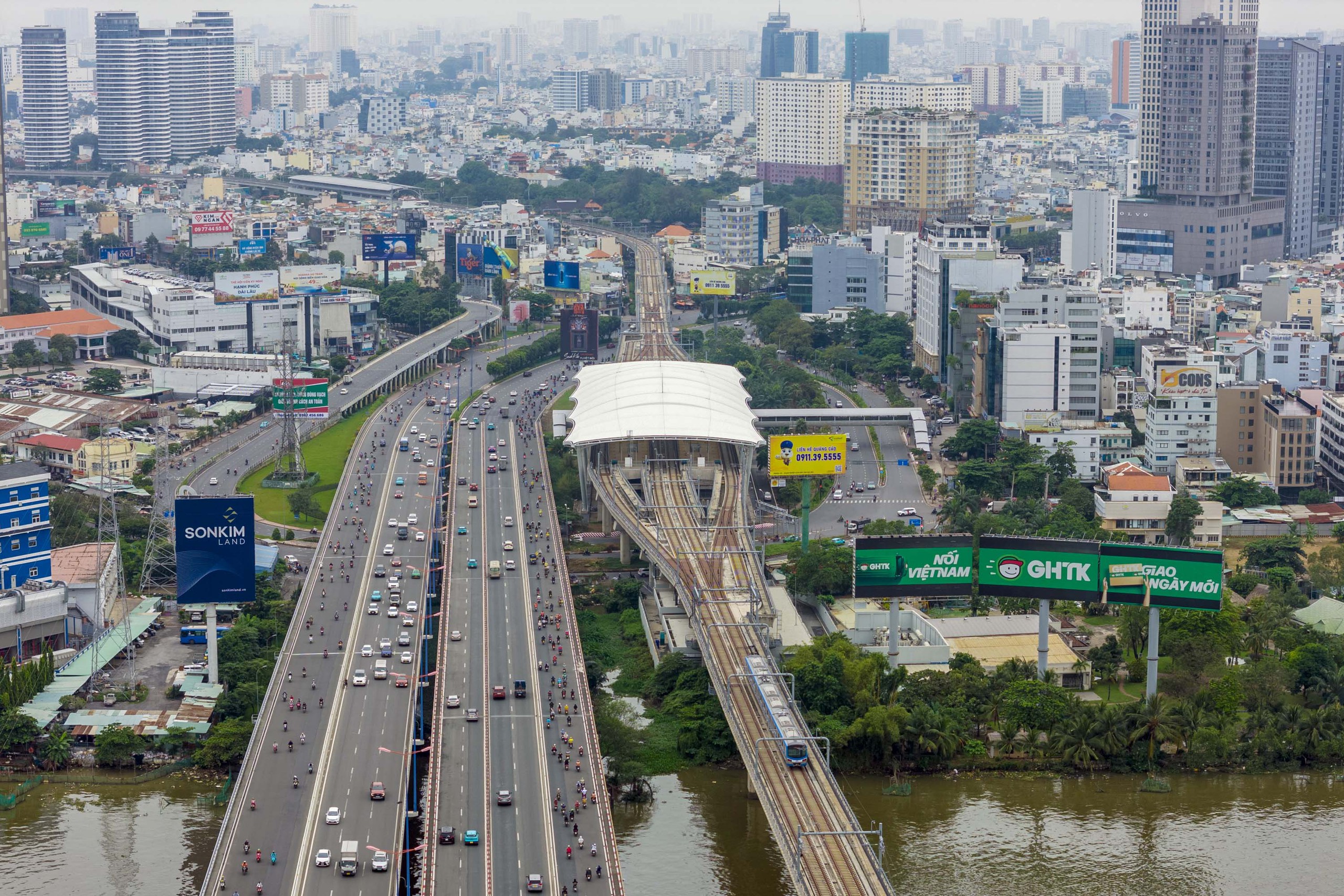 Mùa xuân đầu tiên của siêu đô thị TPHCM 2 Mùa xuân đầu tiên của siêu đô thị TPHCM - Ảnh 2.