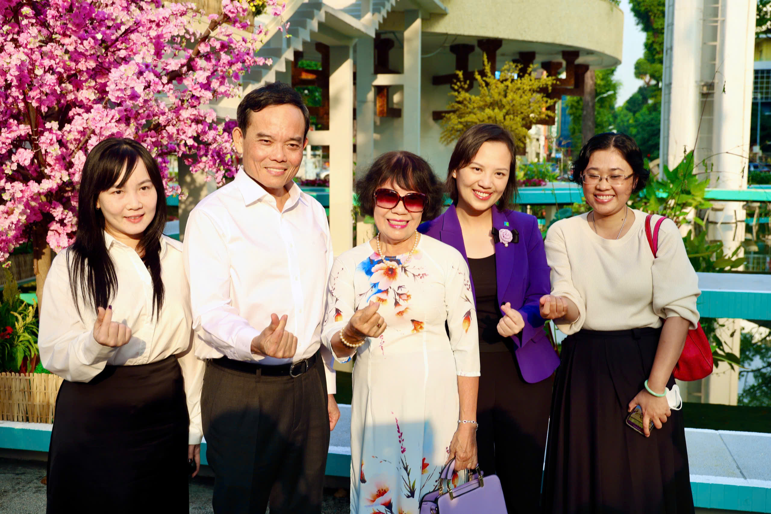 Mùa xuân đầu tiên của siêu đô thị TPHCM 4 Mùa xuân đầu tiên của siêu đô thị TPHCM - Ảnh 4.