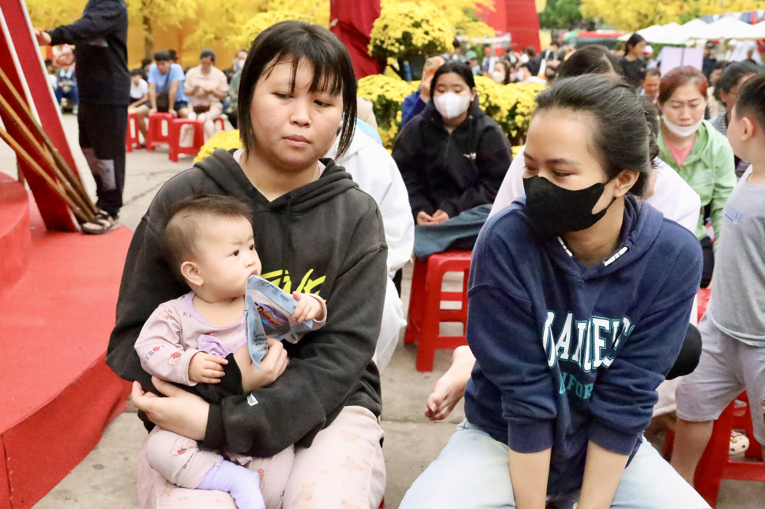 Công nhân vui Tết: Sum vầy theo những cách khác nhau - Ảnh 4.