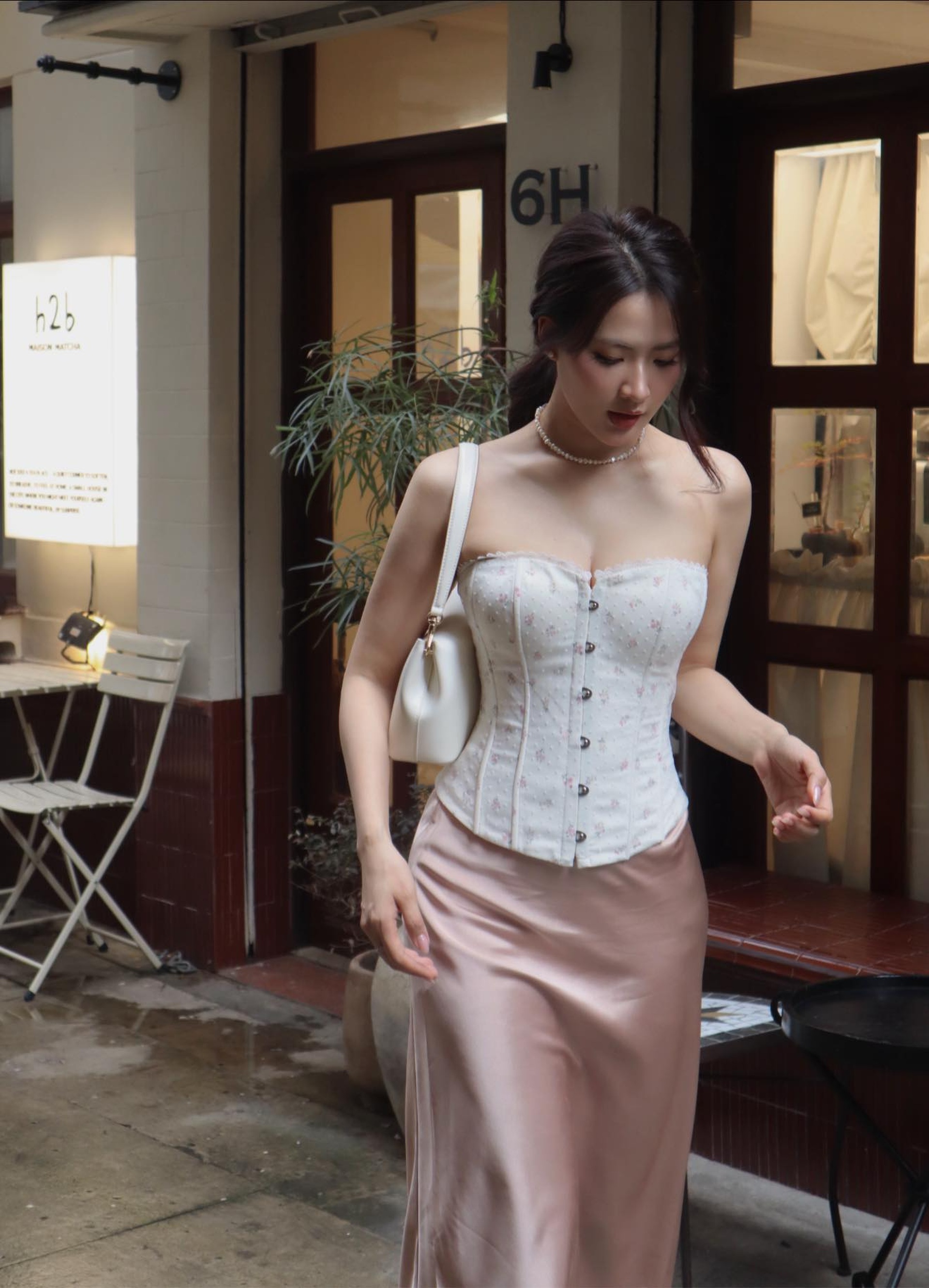 Nhan sắc đời thường đầy cuốn hút của nữ chính phim giờ vàng VTV đang hot - 4