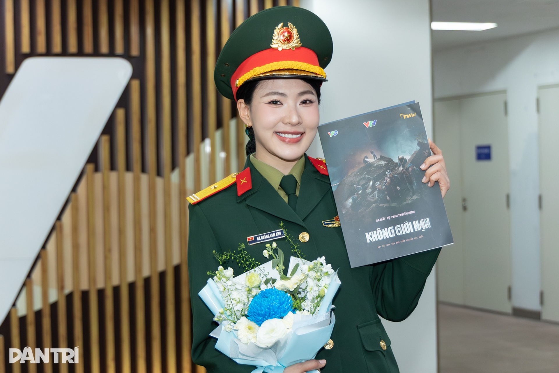 Nhan sắc đời thường đầy cuốn hút của nữ chính phim giờ vàng VTV đang hot - 7