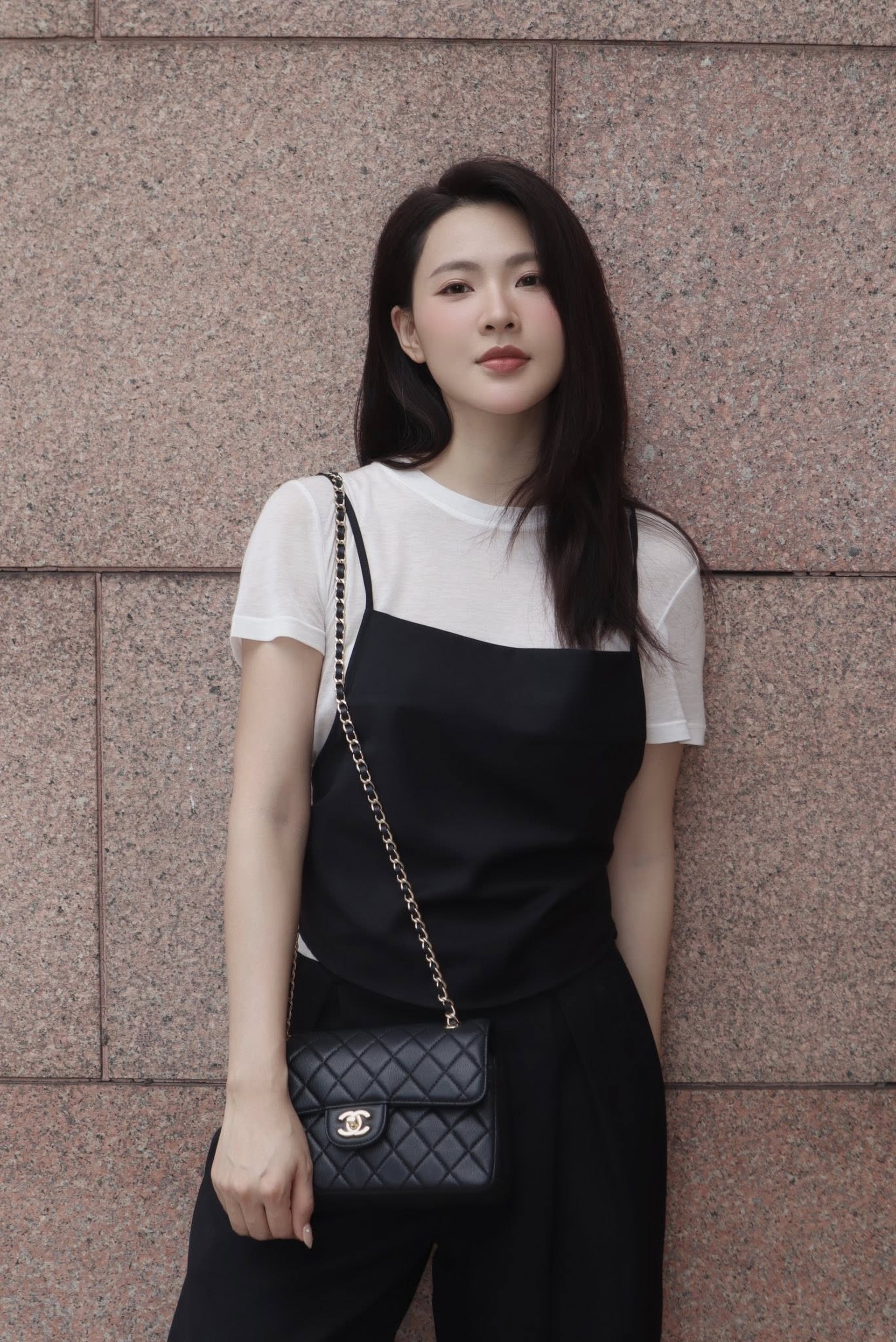 Nhan sắc đời thường đầy cuốn hút của nữ chính phim giờ vàng VTV đang hot - 10