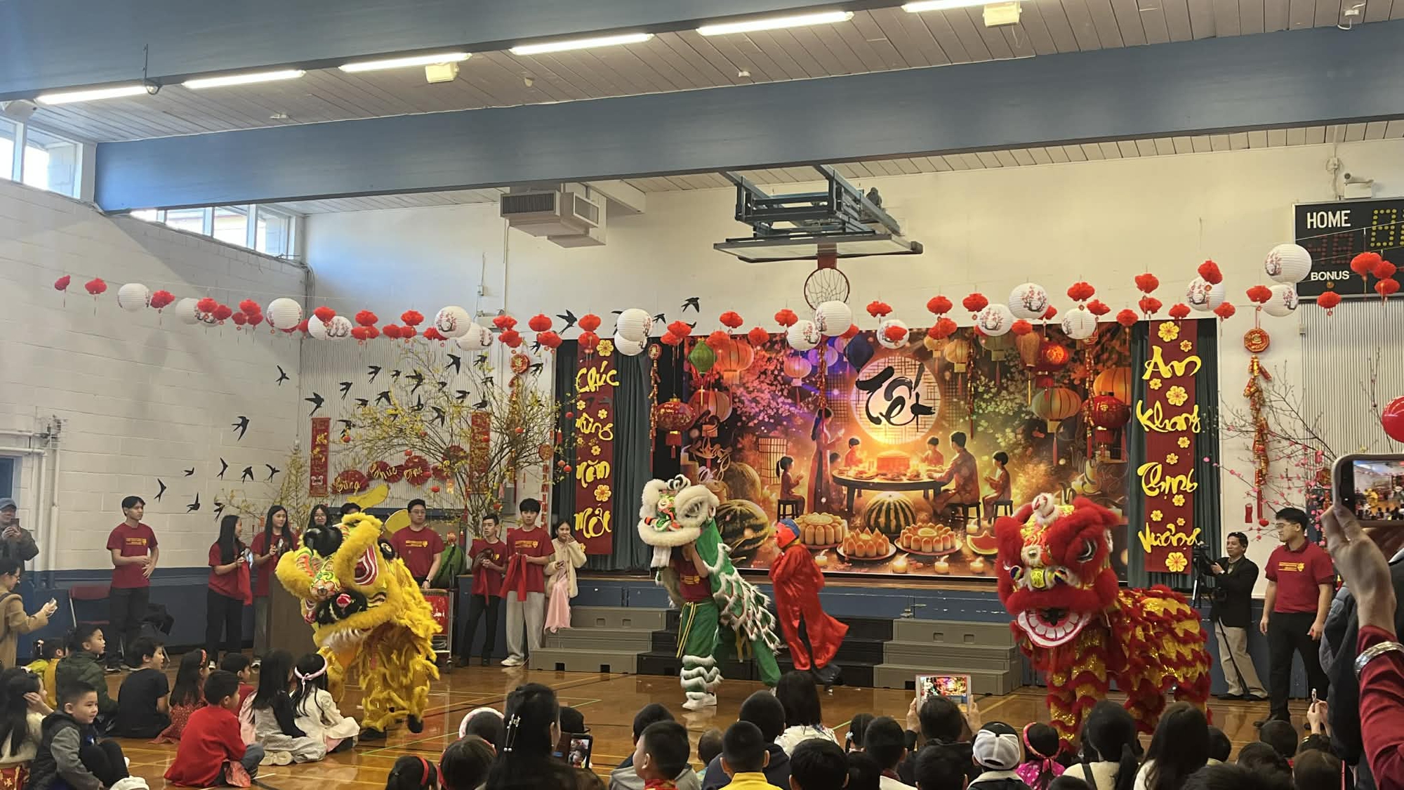 Người Việt ở nước ngoài đón Tết gần, lo liệu dài hơi- Ảnh 5.