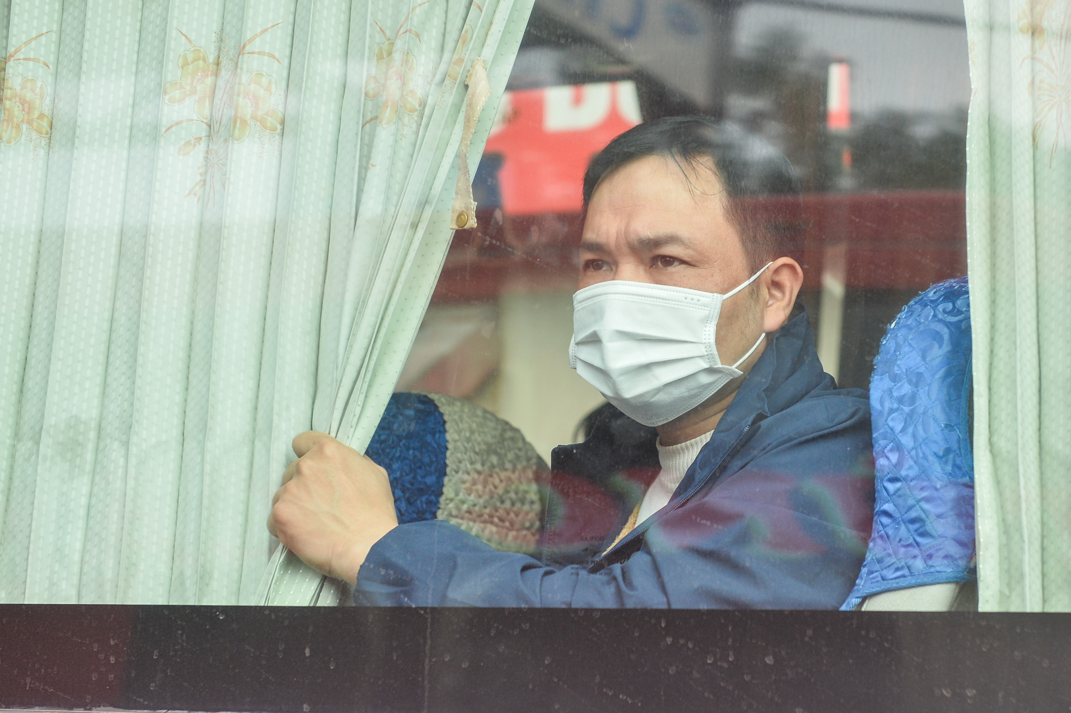 Rời bến xe ngày cuối năm: Ai cũng chỉ mong kịp bữa cơm tất niên 3 bữa cơm tất niên - Ảnh 3.