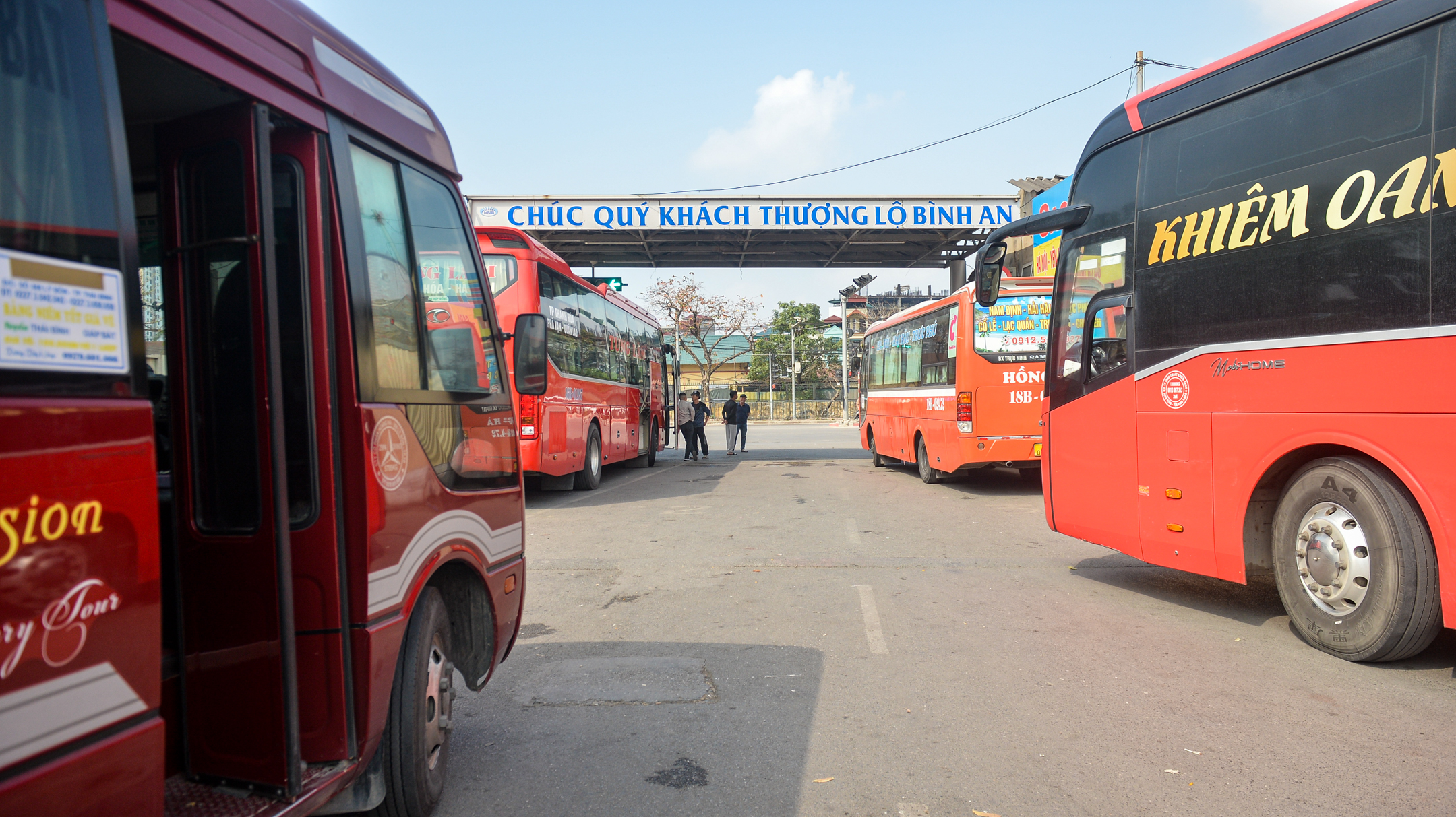 Rời bến xe ngày cuối năm: Ai cũng chỉ mong kịp bữa cơm tất niên 4 bữa cơm tất niên - Ảnh 4.