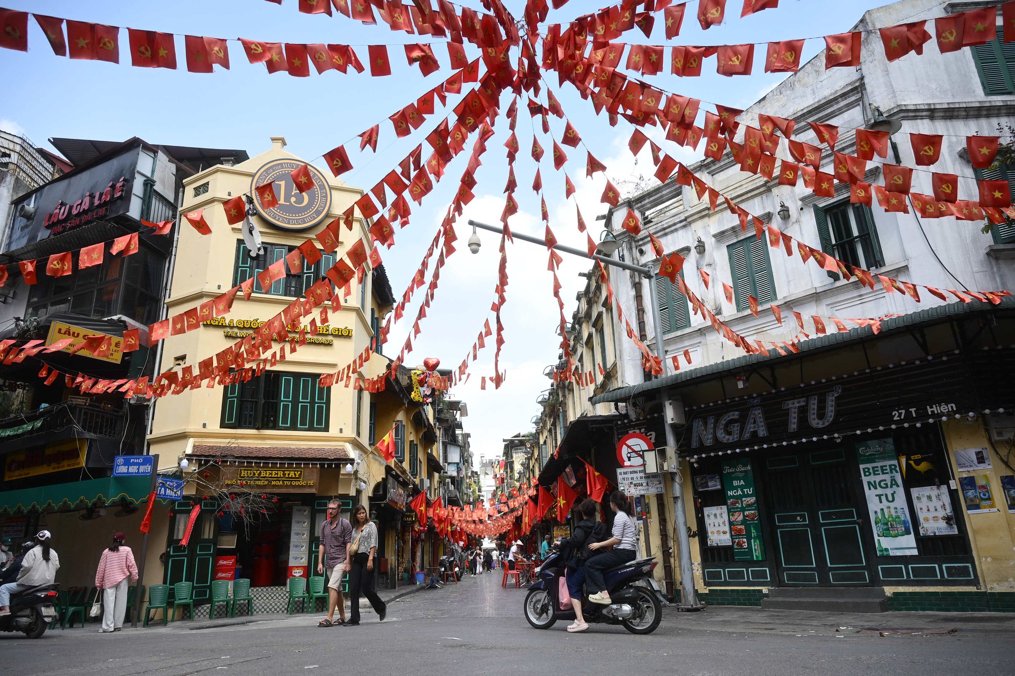 Hà Nội chiều 29 Tết: Khác lạ đến bất ngờ trước giờ khép lại năm cũ- Ảnh 5.