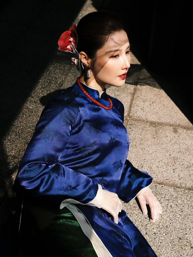 Áo dài xanh dương và khả năng tôn da ấn tượng- Ảnh 10.