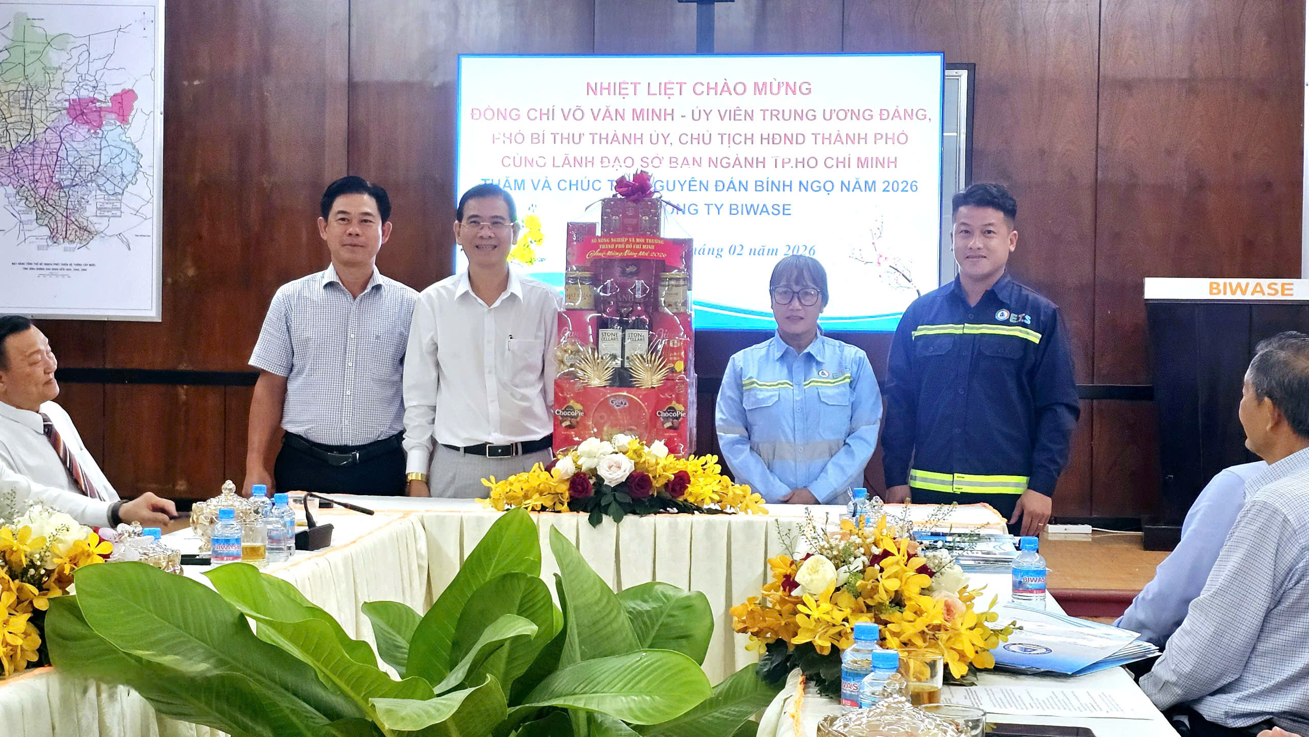 Phó Bí thư Thành ủy TPHCM Võ Văn Minh thăm công nhân và bệnh nhân nghèo dịp Tết 2026 - Ảnh 5.