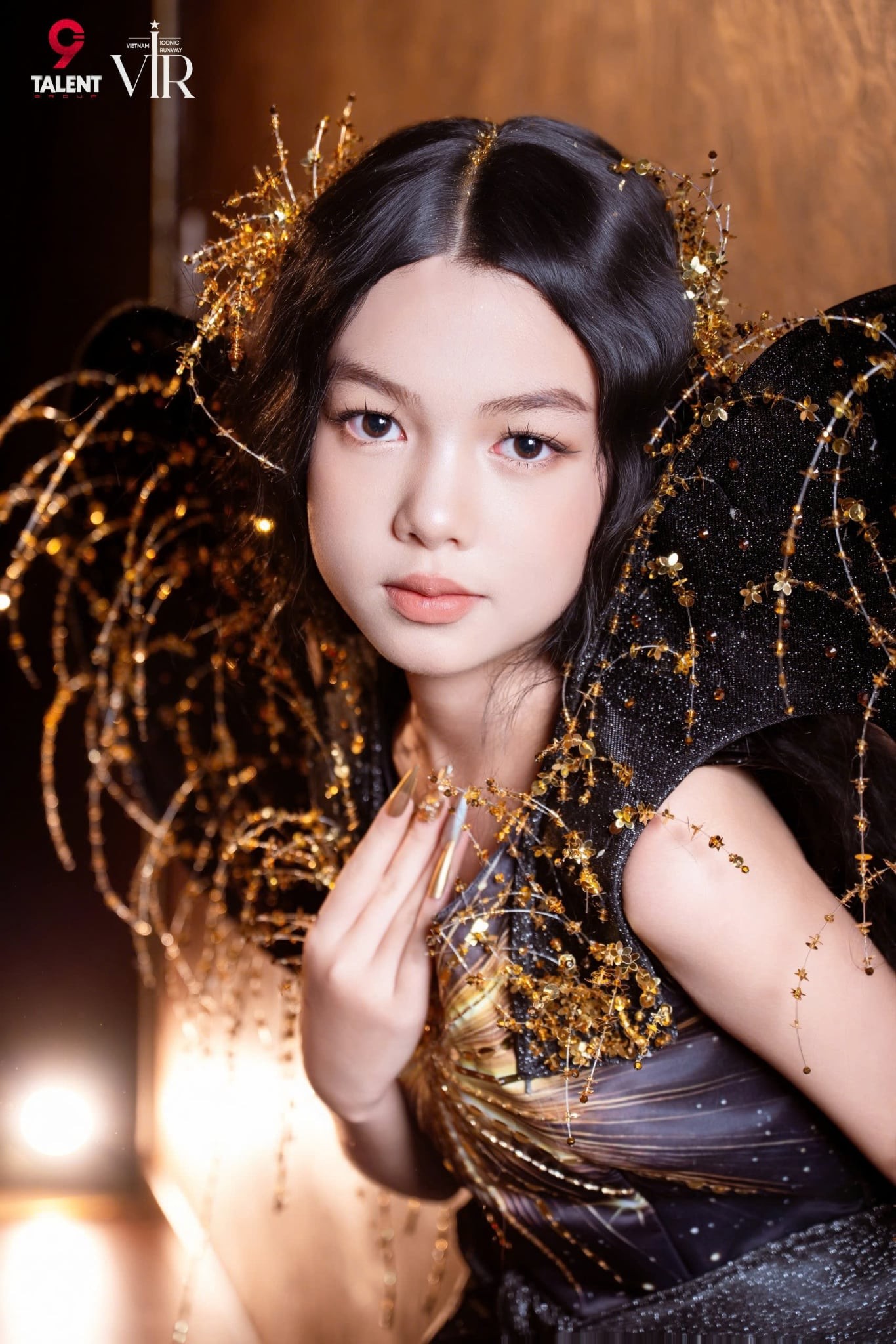 Sumi Hoàng Kim mở màn ấn tượng trong BST Golden Mirage tại Vietnam Iconic Runway Season 6 “ICON:ME” 6 e52db206-e2f8-488f-8343-38589827a035-1757222771.jpg