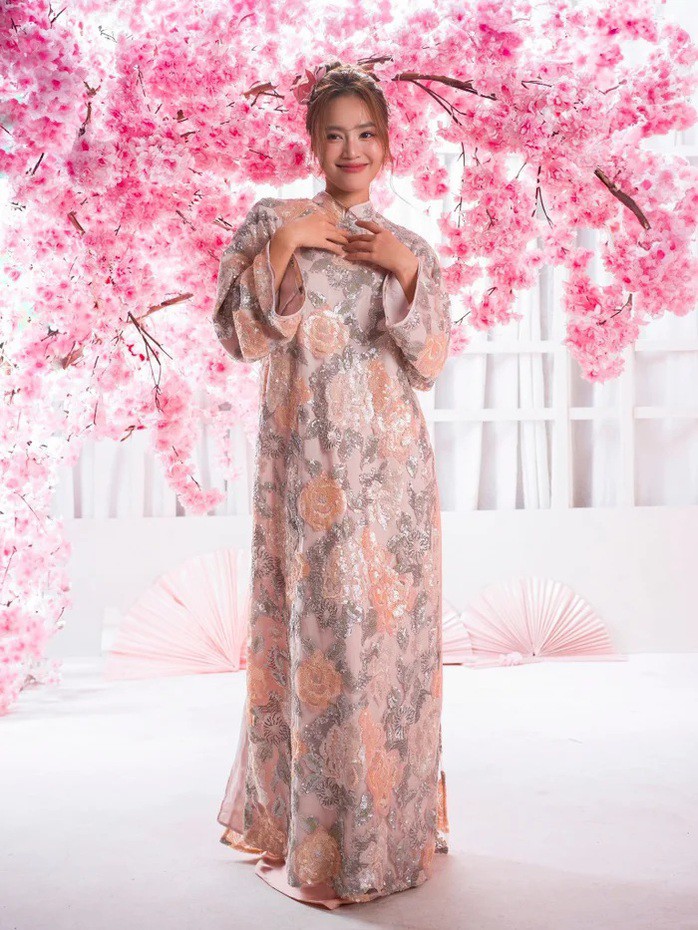 Mốt áo dài du xuân năm Ngựa 5 Ninh Dương Lan Ngọc