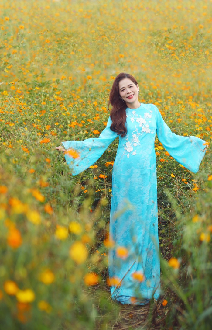 Mốt áo dài du xuân năm Ngựa 12 Ca sĩ Mỹ Lệ