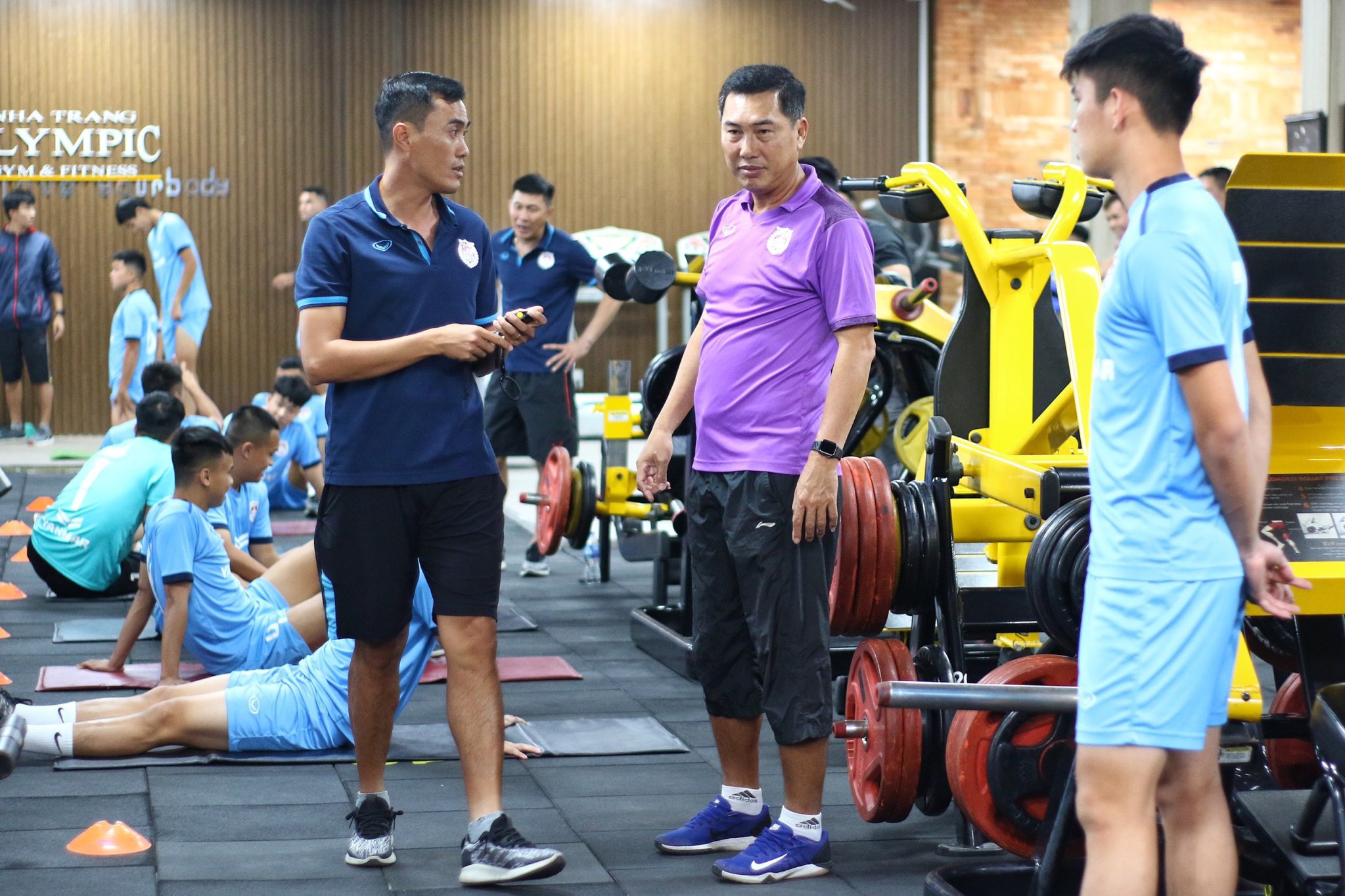 Nóng: HLV Hứa Hiền Vinh cập bến CLB Becamex TP.HCM- Ảnh 3.