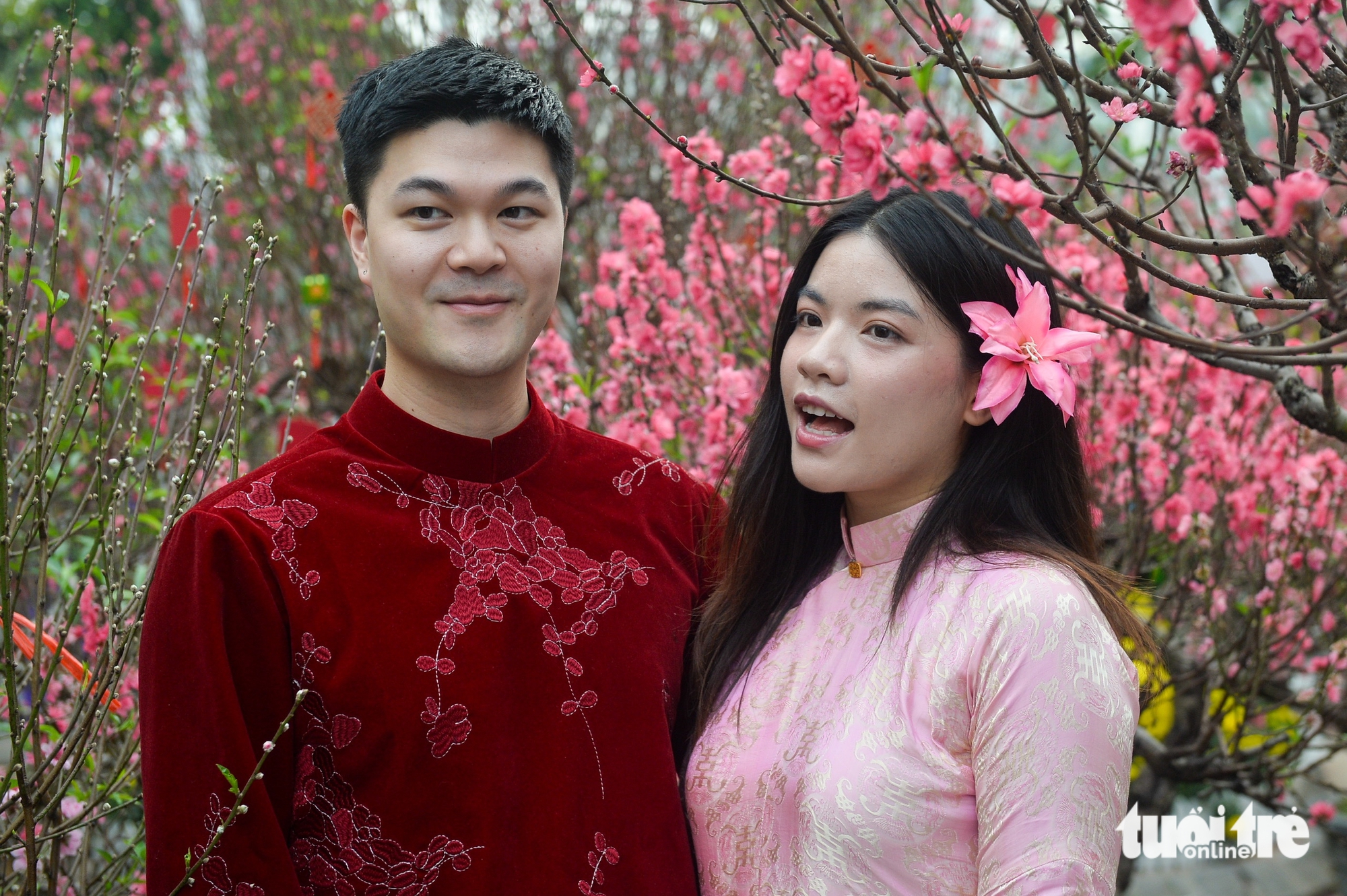 Người dân đổ về trung tâm vui chơi, nhiều nơi đã bắn pháo hoa sớm trước giao thừa 26 giao thừa - Ảnh 26.