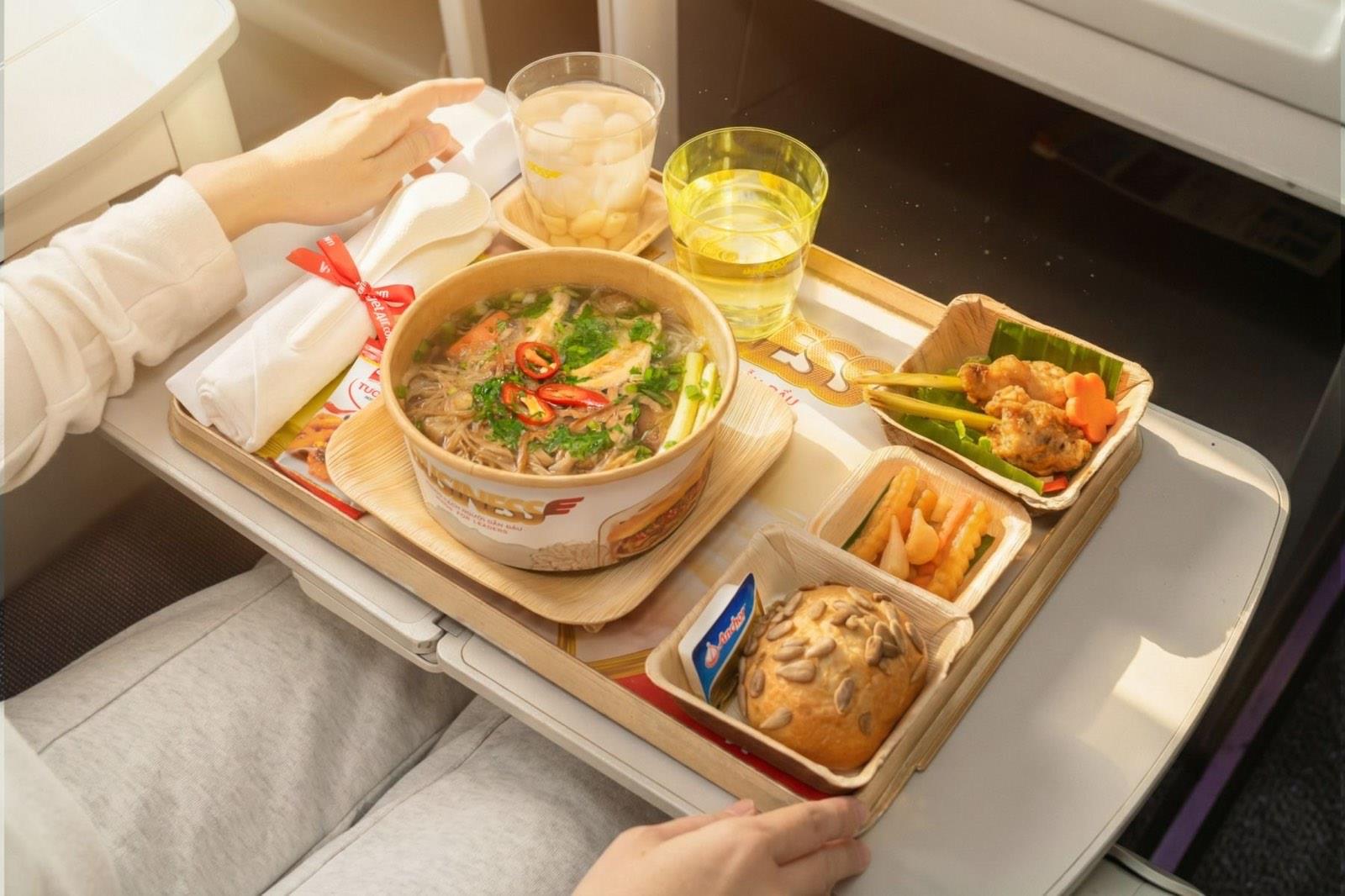 Tết bắt đầu từ khoảnh khắc cất cánh cùng menu đậm vị cổ truyền của Vietjet- Ảnh 3.