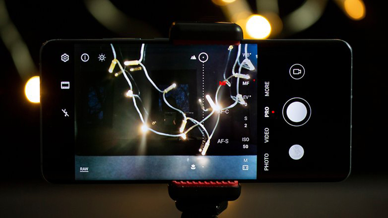 Đừng để khoảnh khắc Giao thừa 2026 thành thảm họa: Mẹo chụp đêm đỉnh cao với điện thoại mà ai cũng nên biết- Ảnh 3.