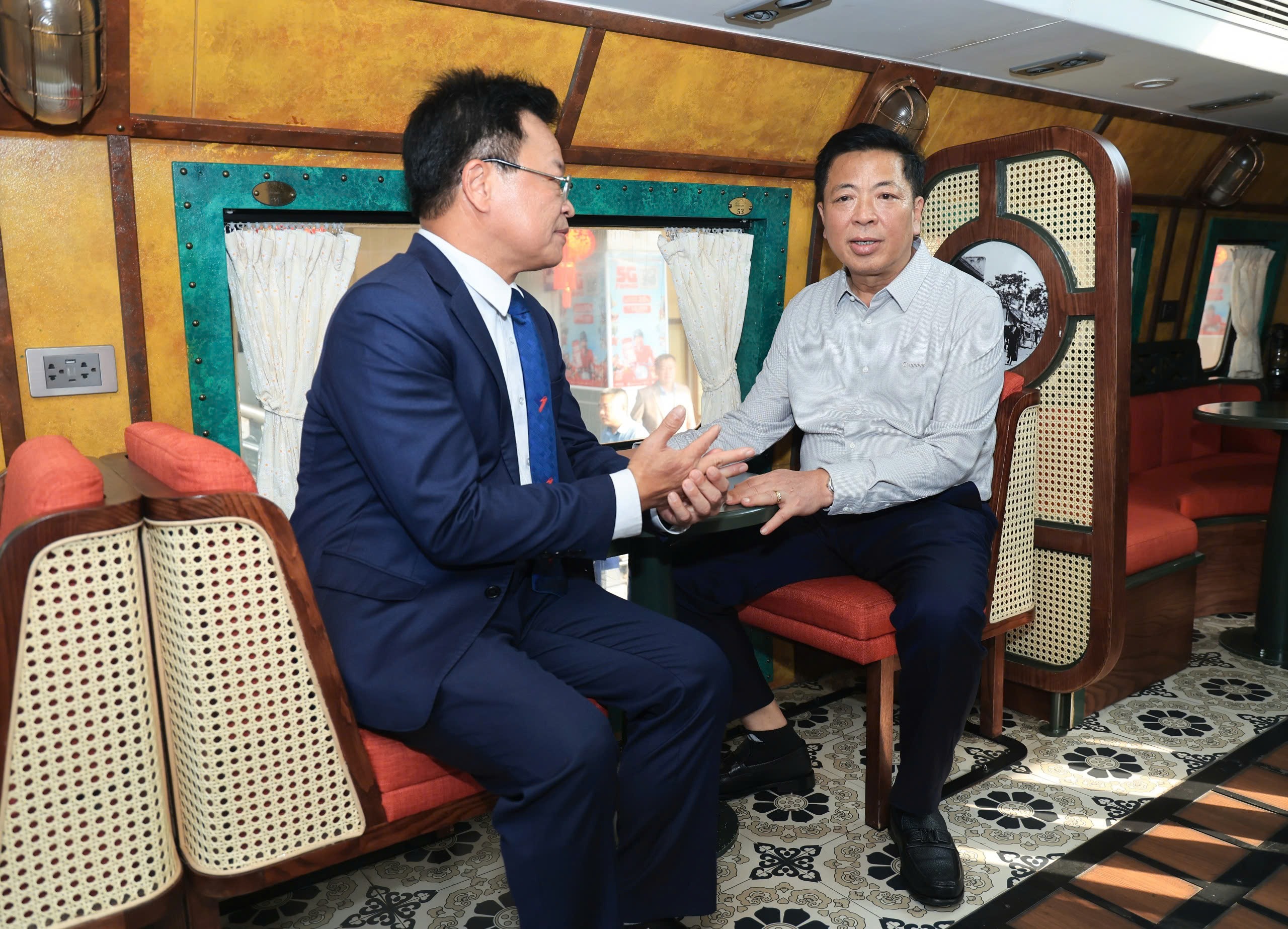 Bộ trưởng Xây dựng Trần Hồng Minh thị sát sân bay, nhà ga, đường sắt đô thị, bến xe chiều 29 Tết 5 Bộ trưởng Trần Hồng Minh thị sát các loại hình vận tải chiều 29 Tết - Ảnh 5.