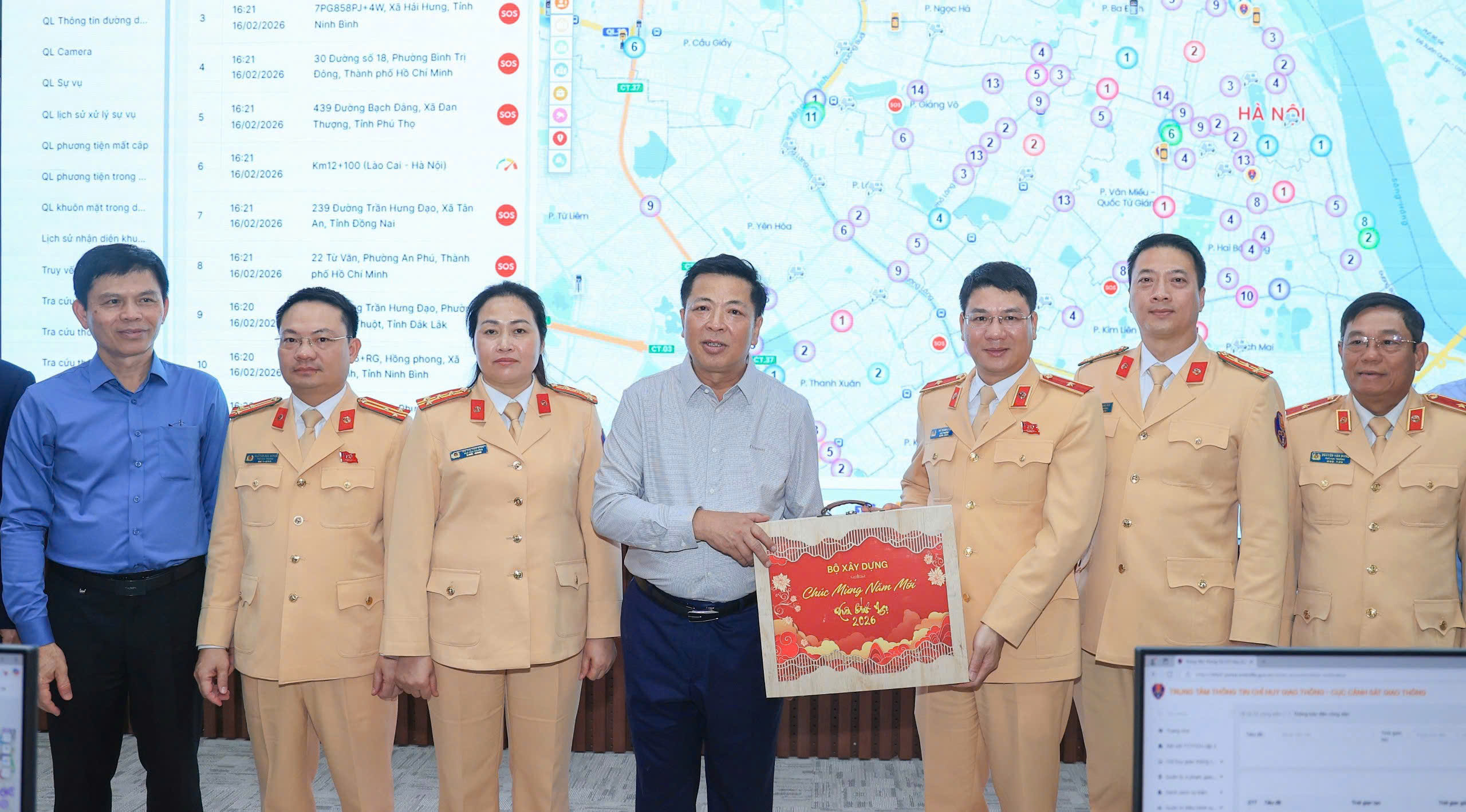 Bộ trưởng Xây dựng Trần Hồng Minh thị sát sân bay, nhà ga, đường sắt đô thị, bến xe chiều 29 Tết 6 Bộ trưởng Trần Hồng Minh thị sát các loại hình vận tải chiều 29 Tết - Ảnh 6.