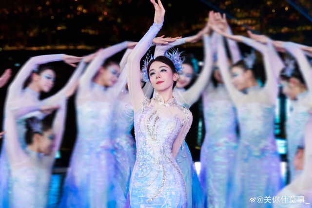 Địch Lệ Nhiệt Ba Địch Lệ Nhiệt Ba