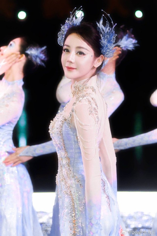 Địch Lệ Nhiệt Ba Địch Lệ Nhiệt Ba