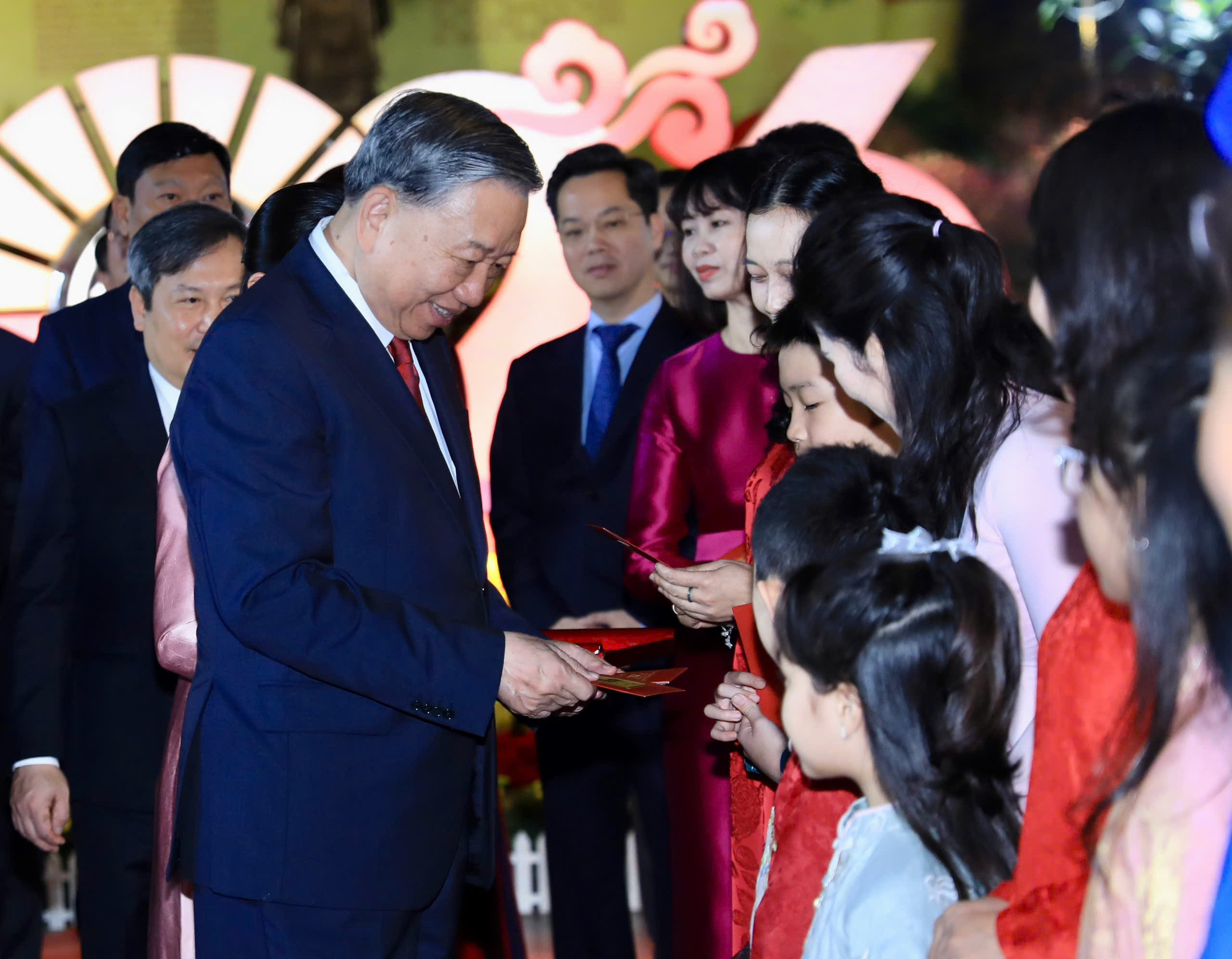 Tổng Bí thư - Ảnh 2.