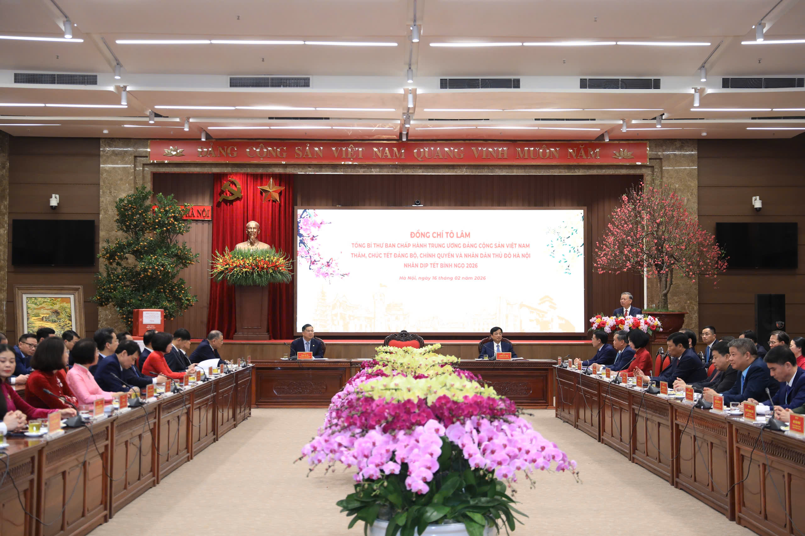 Tổng Bí thư Tô Lâm thăm, chúc Tết Đảng bộ, chính quyền và Nhân dân Hà Nội - Ảnh 4.